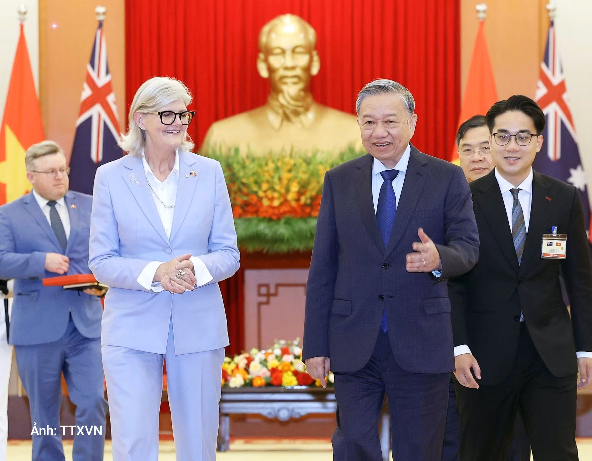 El secretario general del Partido Comunista de Vietnam, To Lam, recibe a la gobernadora general de Australia, Sam Mostyn, de visita de Estado en Vietnam, el 10 de septiembre de 2025. (Foto: VNA)
