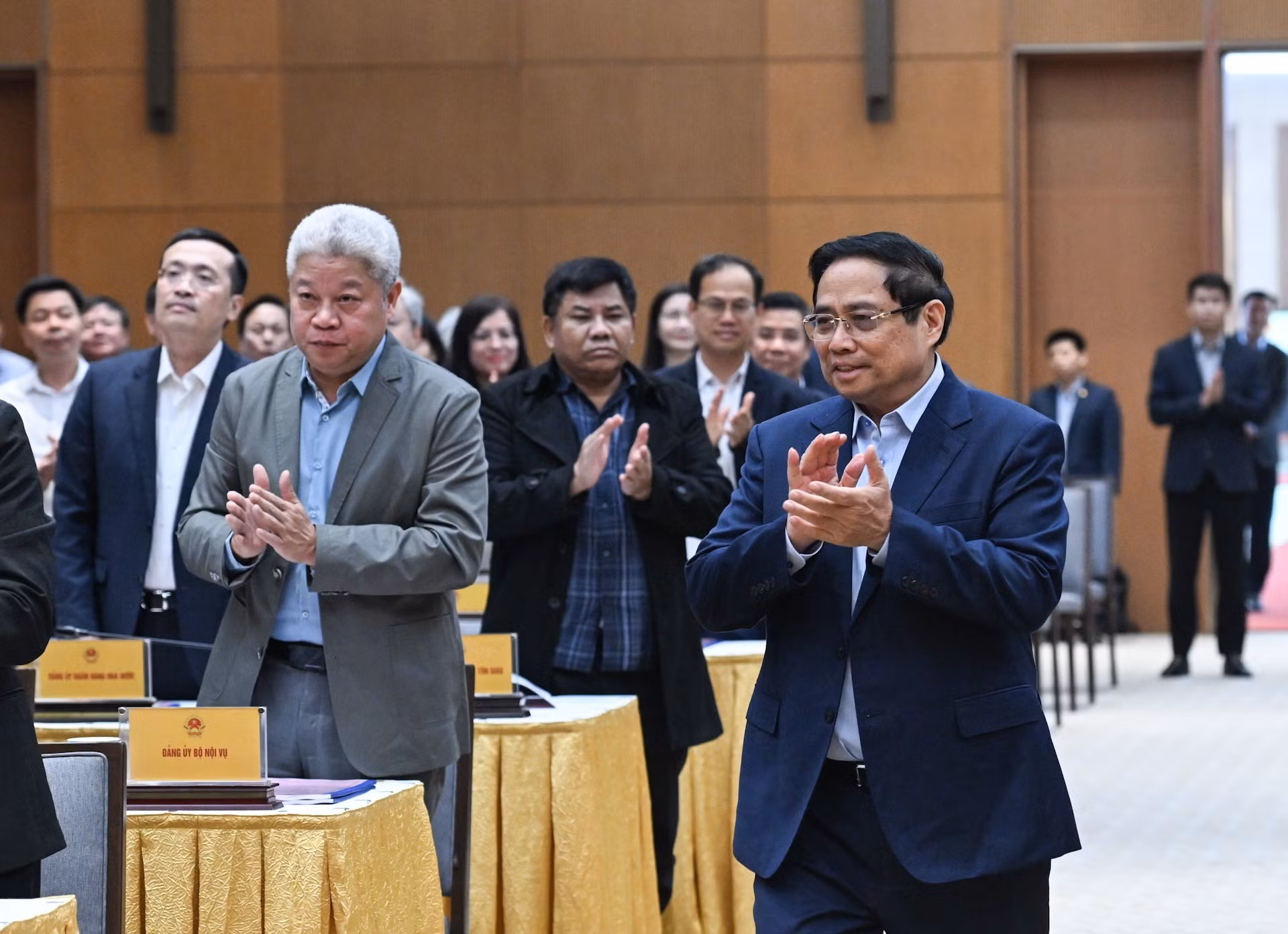El premier Pham Minh Chinh asiste al evento.