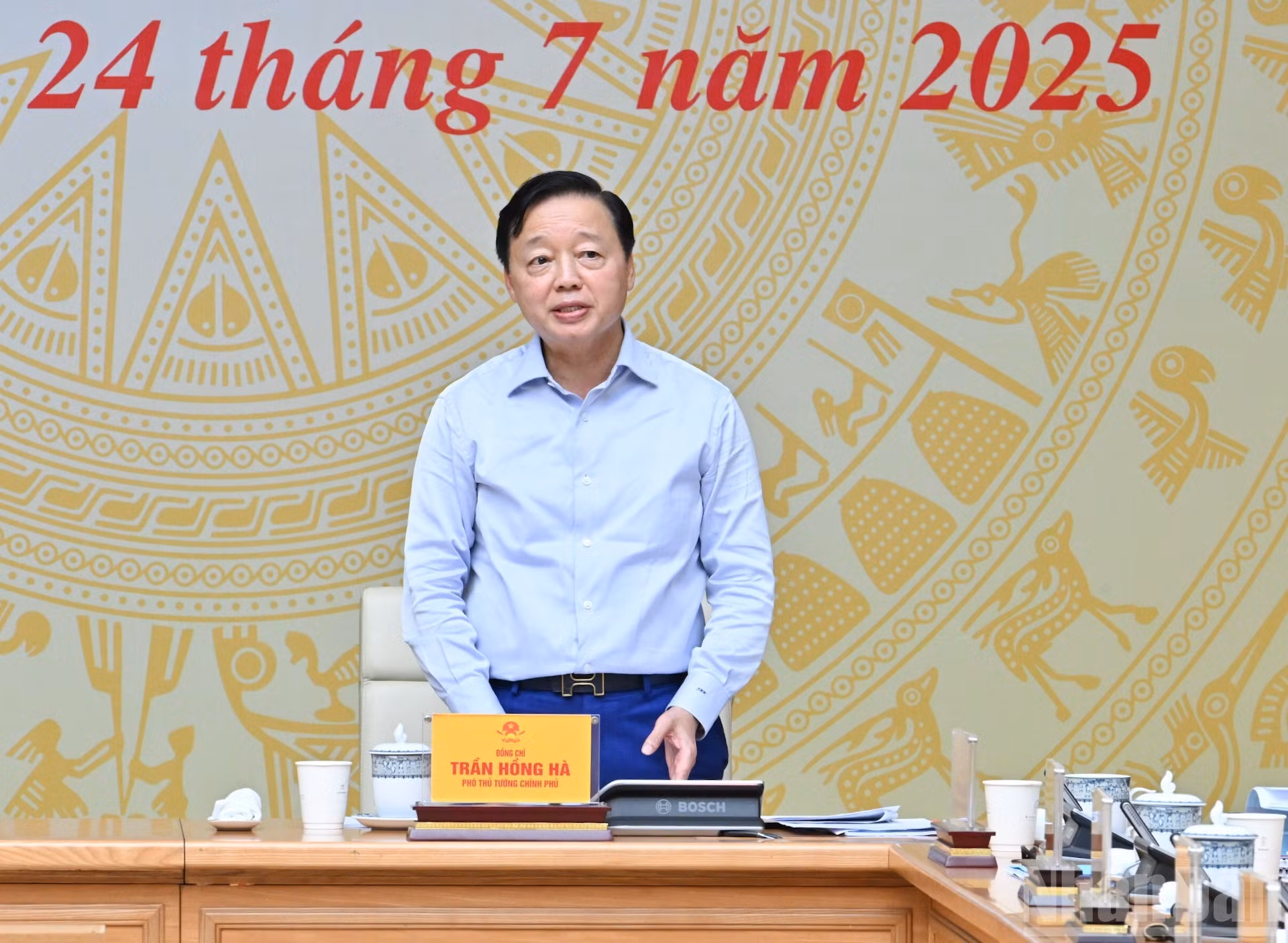 El vicepremier Tran Hong Ha toma la palabra en la cita.