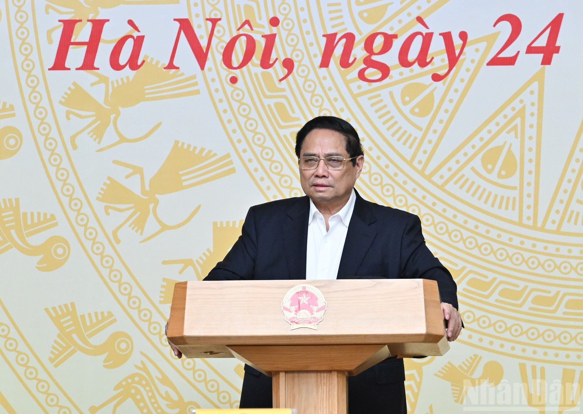 El primer ministro de Vietnam, Pham Minh Chinh, jefe del Comité Directivo Nacional de Defensa Civil, dirige la reunión. El primer ministro de Vietnam, Pham Minh Chinh, jefe del Comité Directivo Nacional de Defensa Civil, dirige la reunión.