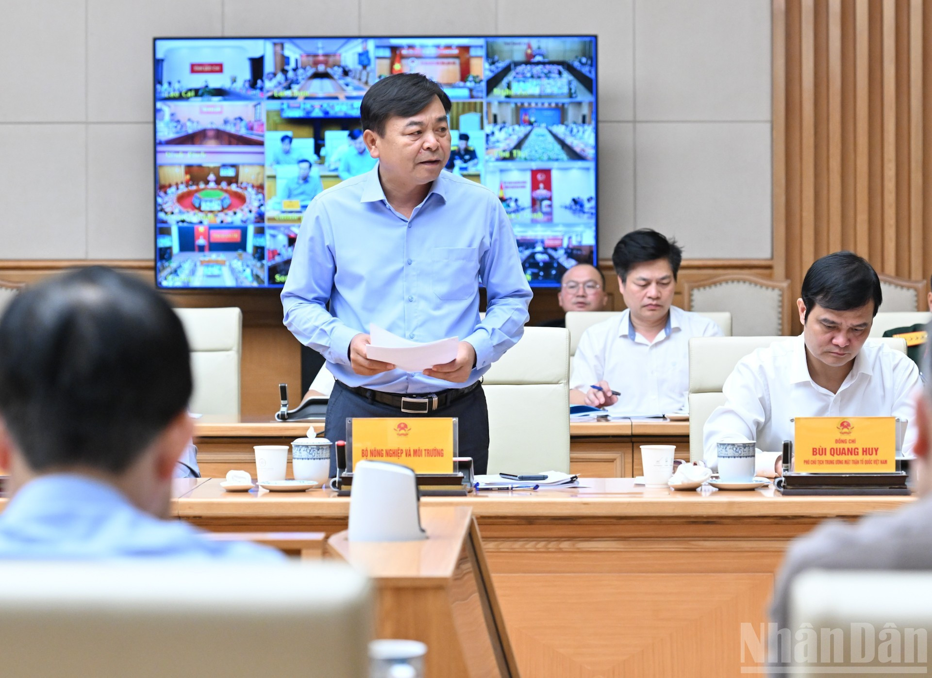 El viceministro de Agricultura y Medio Ambiente Nguyen Hoang Hiep presenta un informe. El viceministro de Agricultura y Medio Ambiente Nguyen Hoang Hiep presenta un informe.