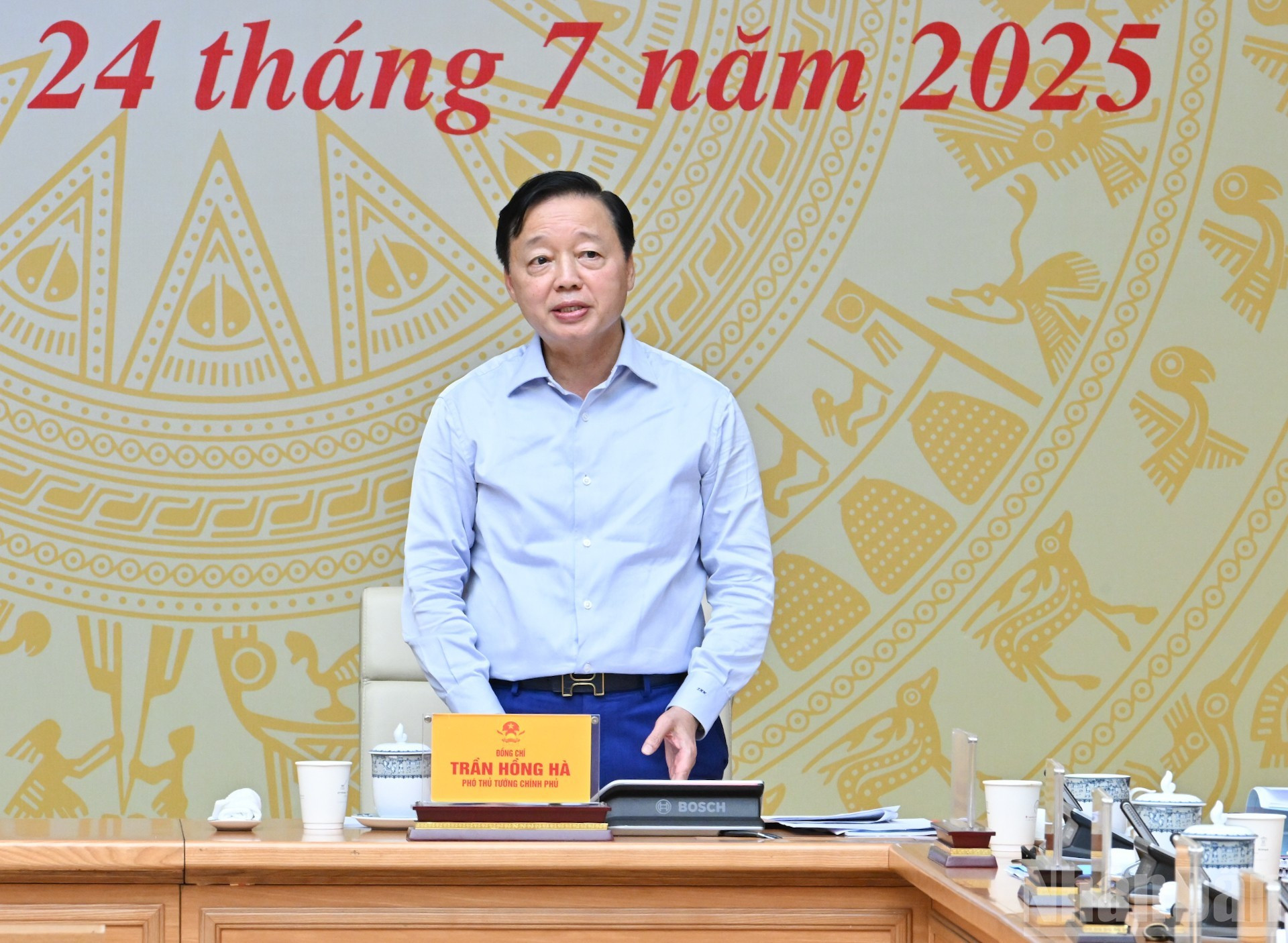 El vicepremier Tran Hong Ha toma la palabra en la cita. El vicepremier Tran Hong Ha toma la palabra en la cita.