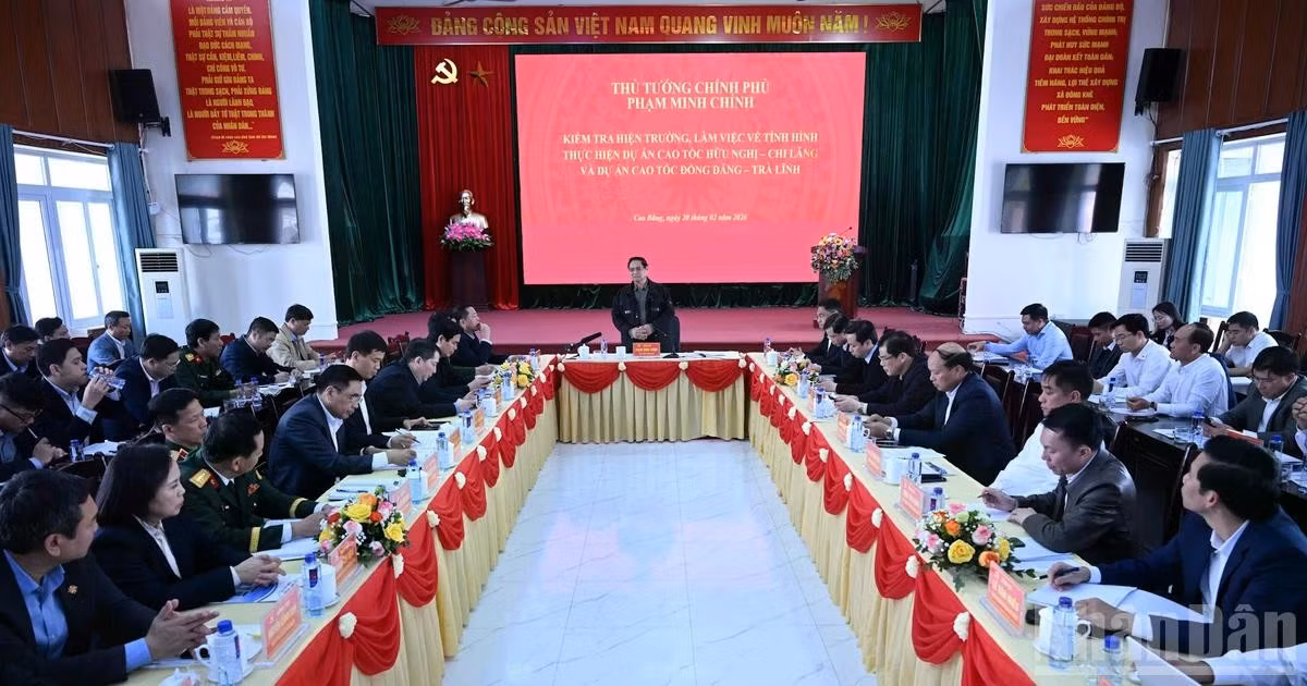 [Foto] Premier de Vietnam se reúne con autoridades locales de las provincias de Lang Son y Cao Bang