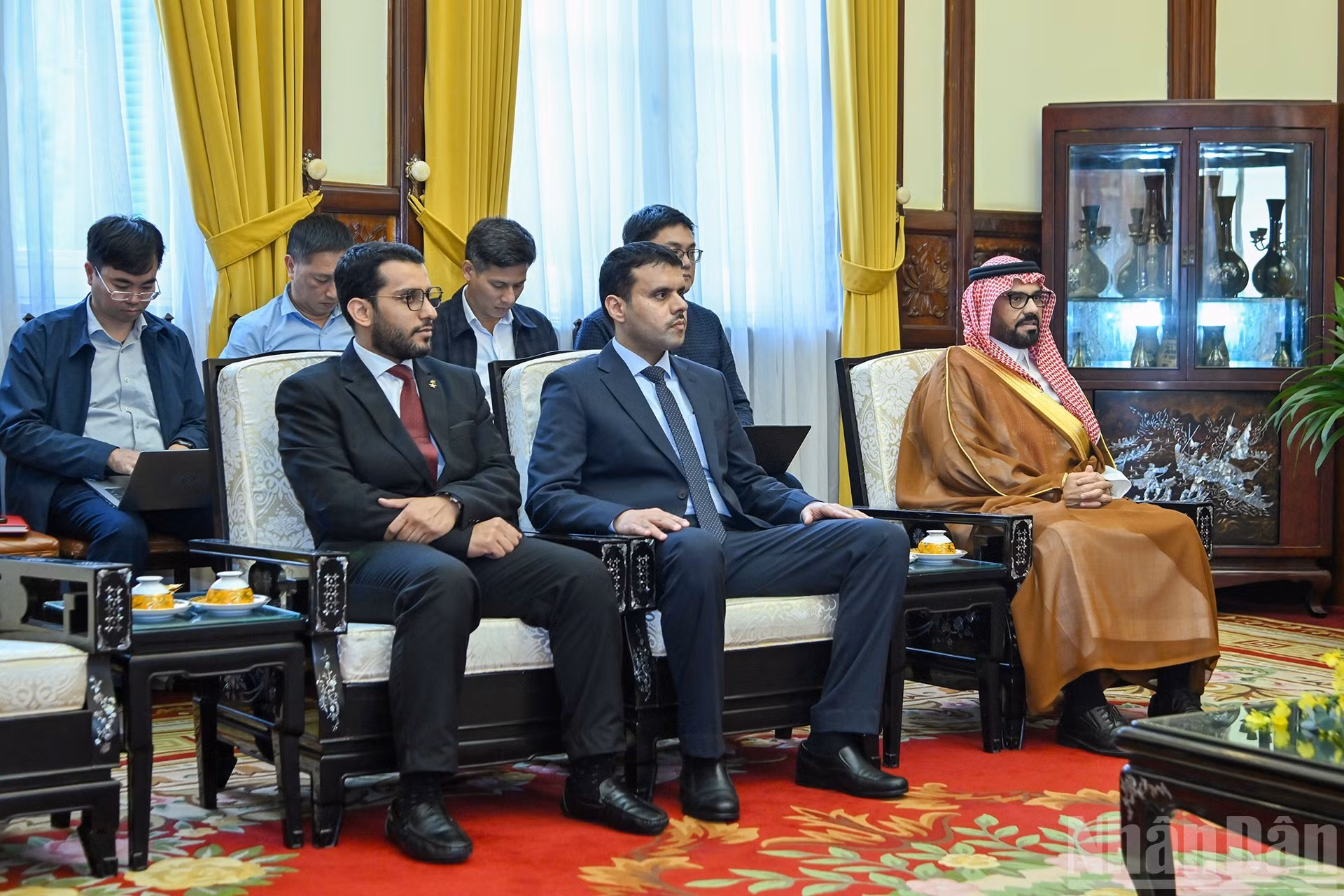 Delegados de Arabia Saudí intervienen en la cita.