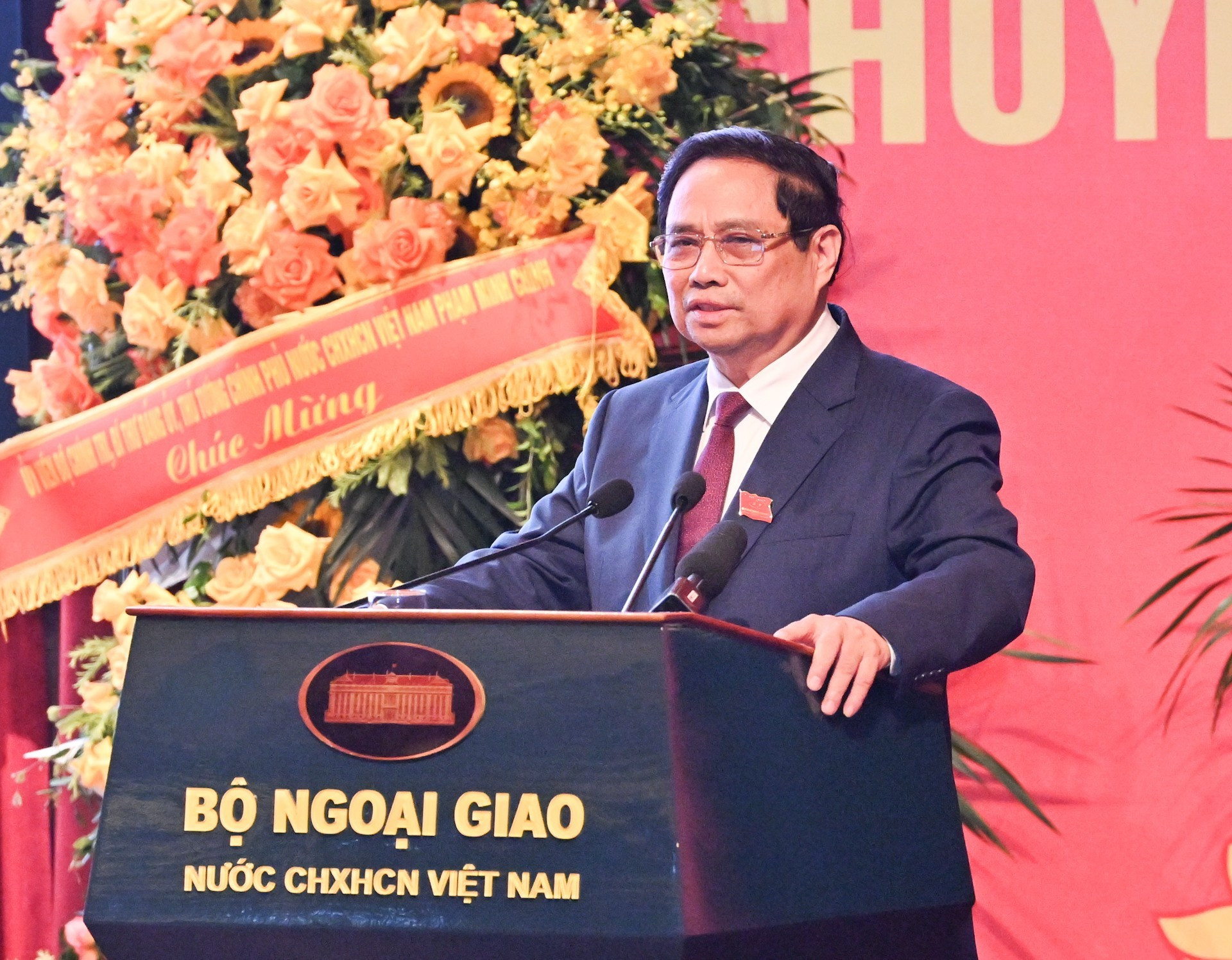 El jefe del gobierno vietnamita toma la palabra en la cita.