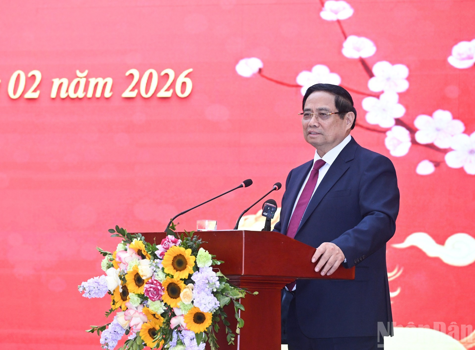 El premier Pham Minh Chinh toma la palabra en la cita.