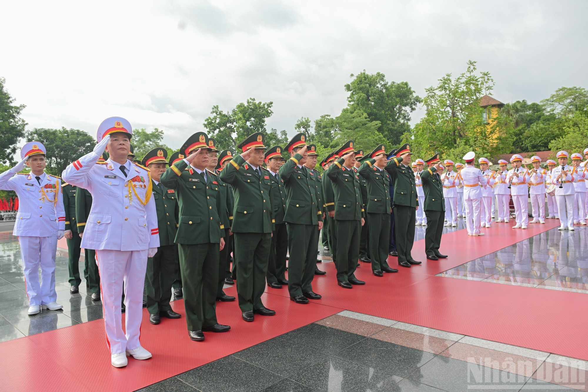 La delegación del Ministerio de Defensa rinde homenaje a los mártires. La delegación del Ministerio de Defensa rinde homenaje a los mártires.