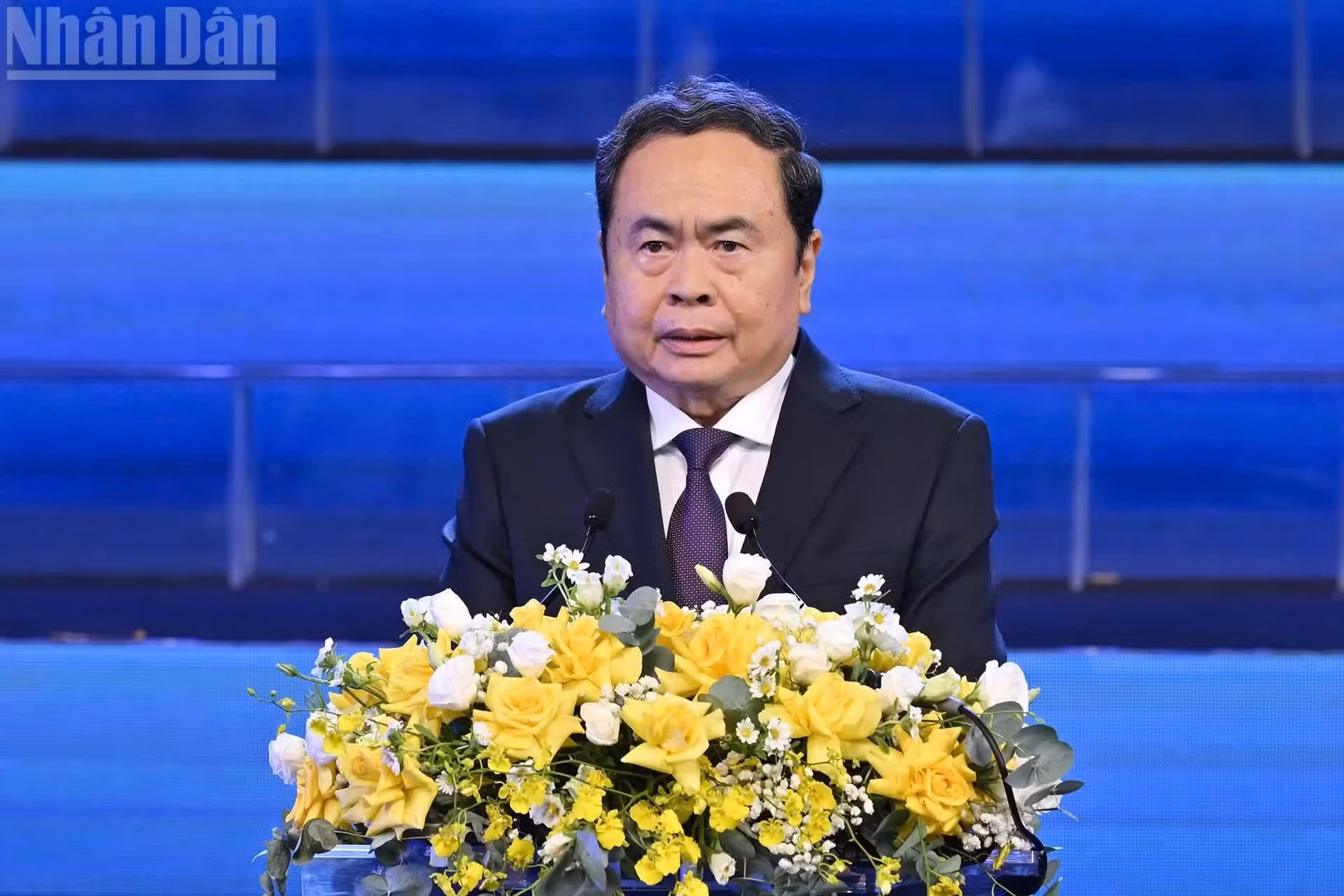 Thanh Man destaca que la prensa ha estado a la vanguardia en la defensa de la base ideológica del Partido, en la lucha contra opiniones erróneas y hostiles, en la crítica a la degradación ideológica, moral y del estilo de vida, en la prevención y lucha contra la corrupción, el despilfarro y otros fenómenos negativos. Asimismo, ha promovido los ejemplos de buenas personas y acciones, iniciativas valiosas y los valores del humanidad y la solidaridad.