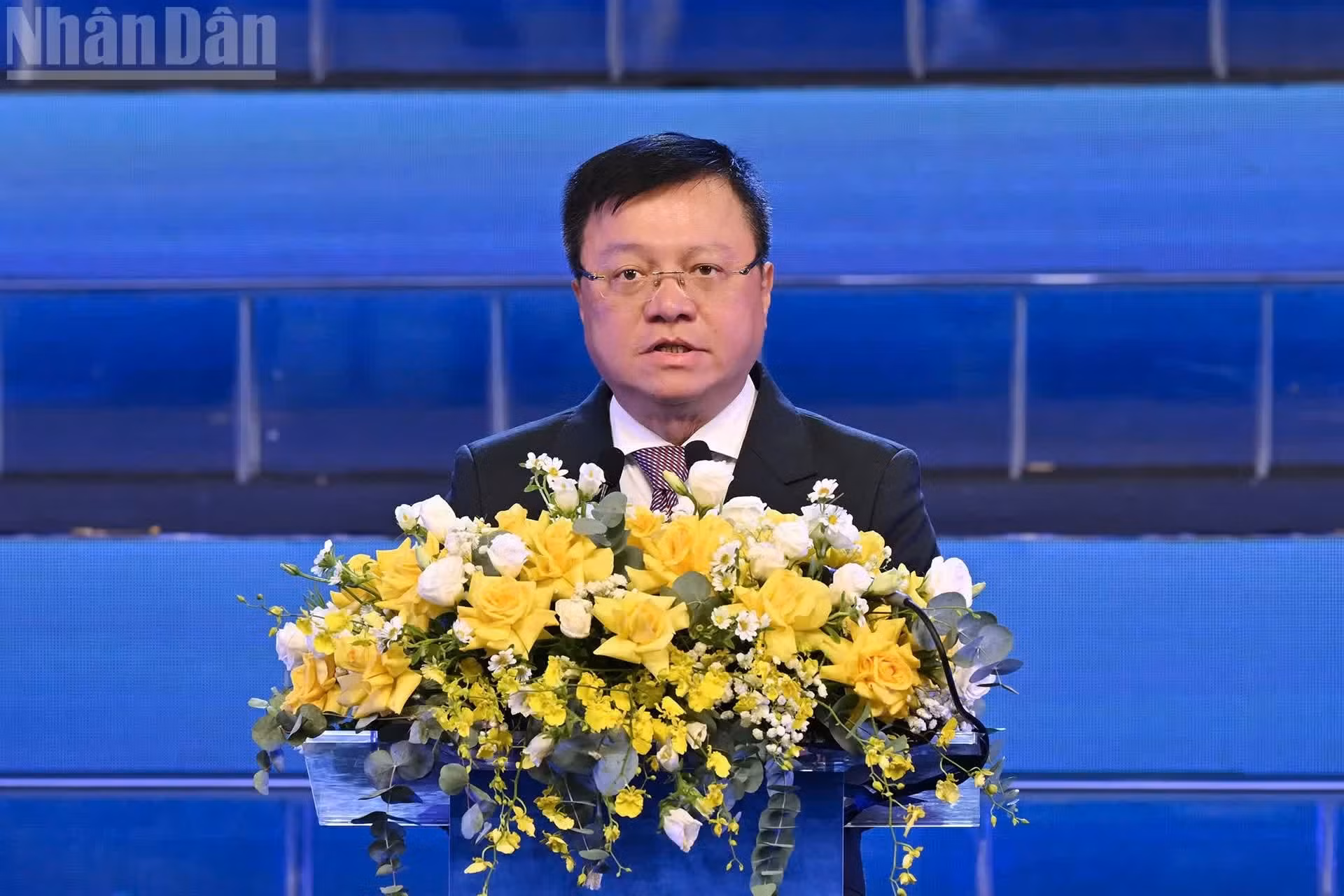 En el discurso inaugural, el presidente-editor del periódico Nhan Dan y presidente de la Asociación de Periodistas de Vietnam, Le Quoc Minh, señala que el concurso refleja la madurez del periodismo nacional y honra a quienes han innovado, creado y contribuido incansablemente a la profesión.