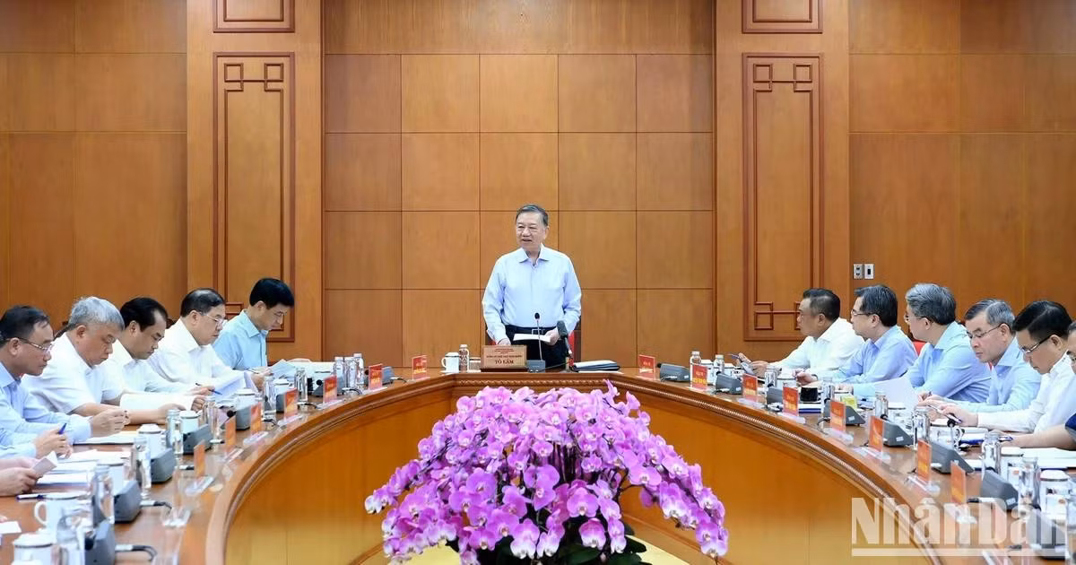 [Foto] Máximo dirigente vietnamita preside reunión sobre la reestructuración del Grupo de Industria del Carbón y Minerales de Vietnam