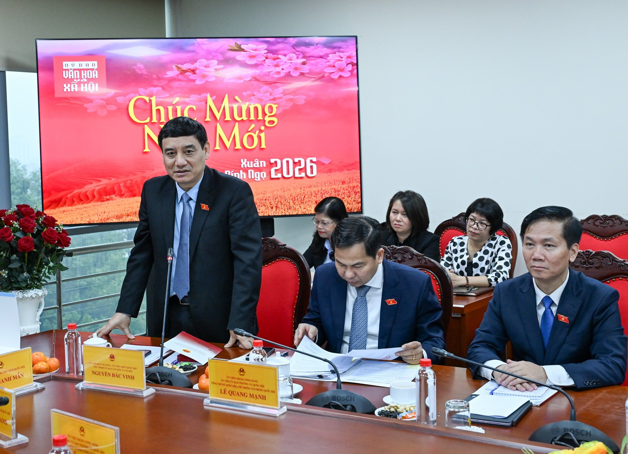 El presidente del Comité de Cultura y Asuntos Sociales, Nguyen Dac Vinh, habla en la cita.