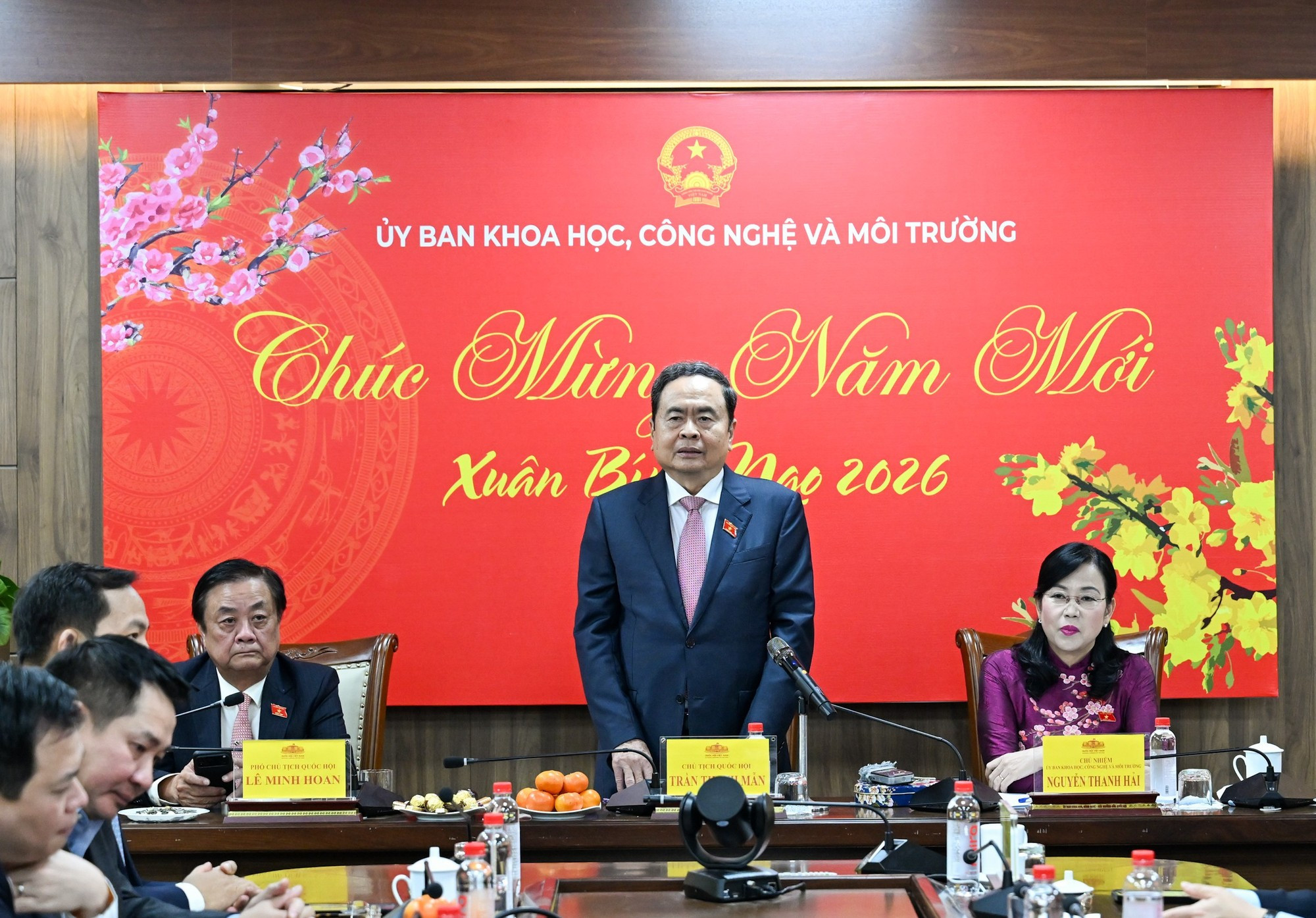 El titular de la Asamblea Nacional de Vietnam, Tran Thanh Man, habla en el encuentro con el Comité de Ciencia, Tecnología y Medio Ambiente.