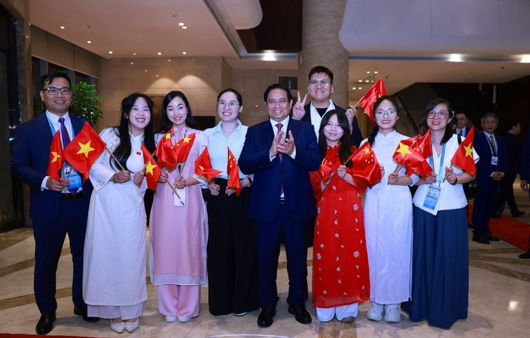 La comunidad vietnamita recibe al premier Pham Minh Chinh. La comunidad vietnamita recibe al premier Pham Minh Chinh.