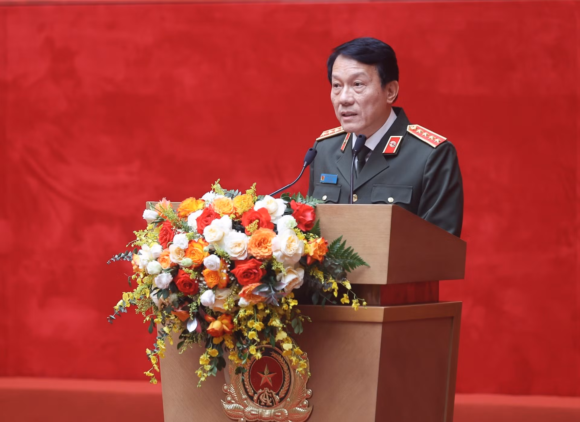 El general Luong Tam Quang, ministro de Seguridad Pública, habla en la cita.