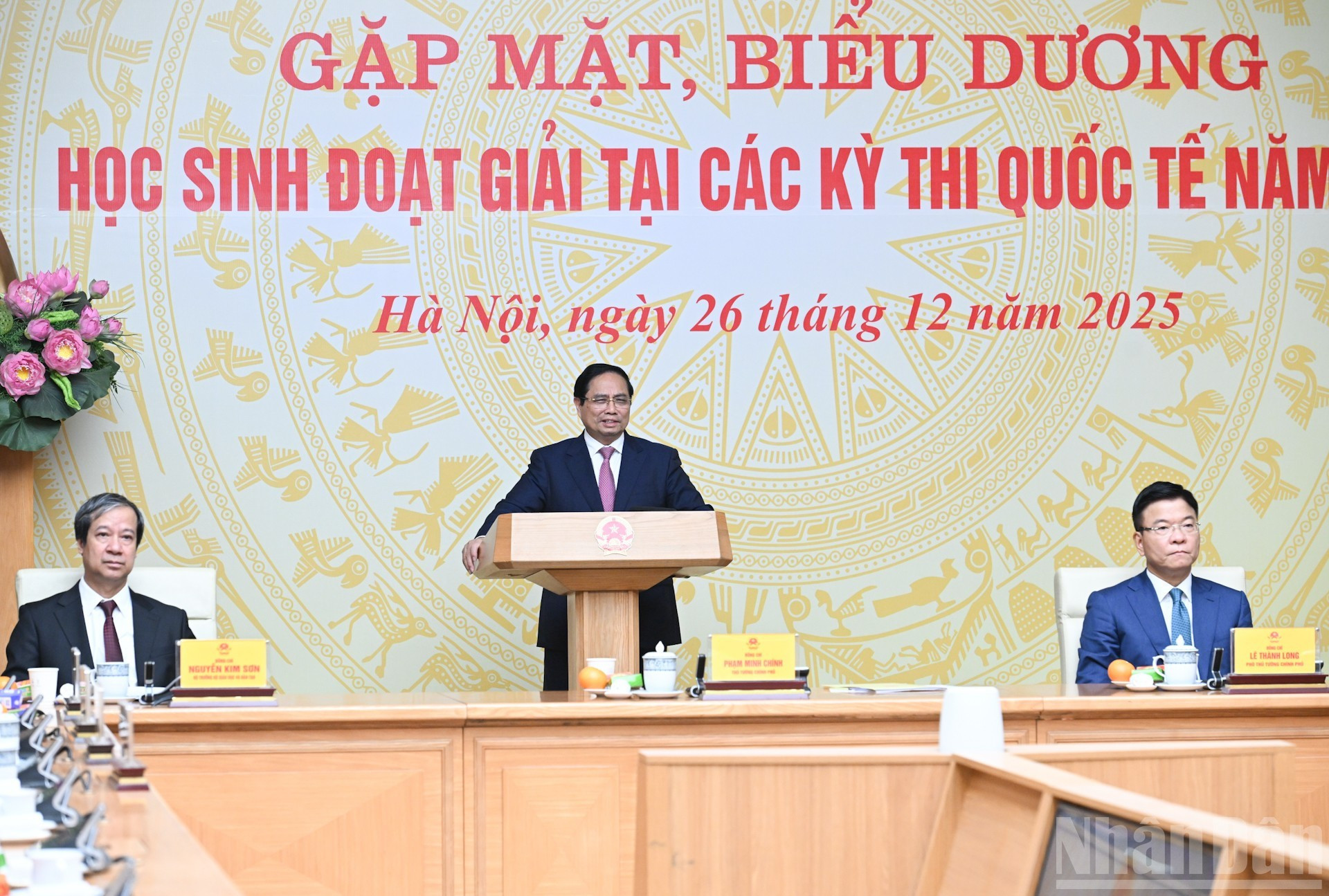 El premier Pham Minh Chinh habla en el encuentro.