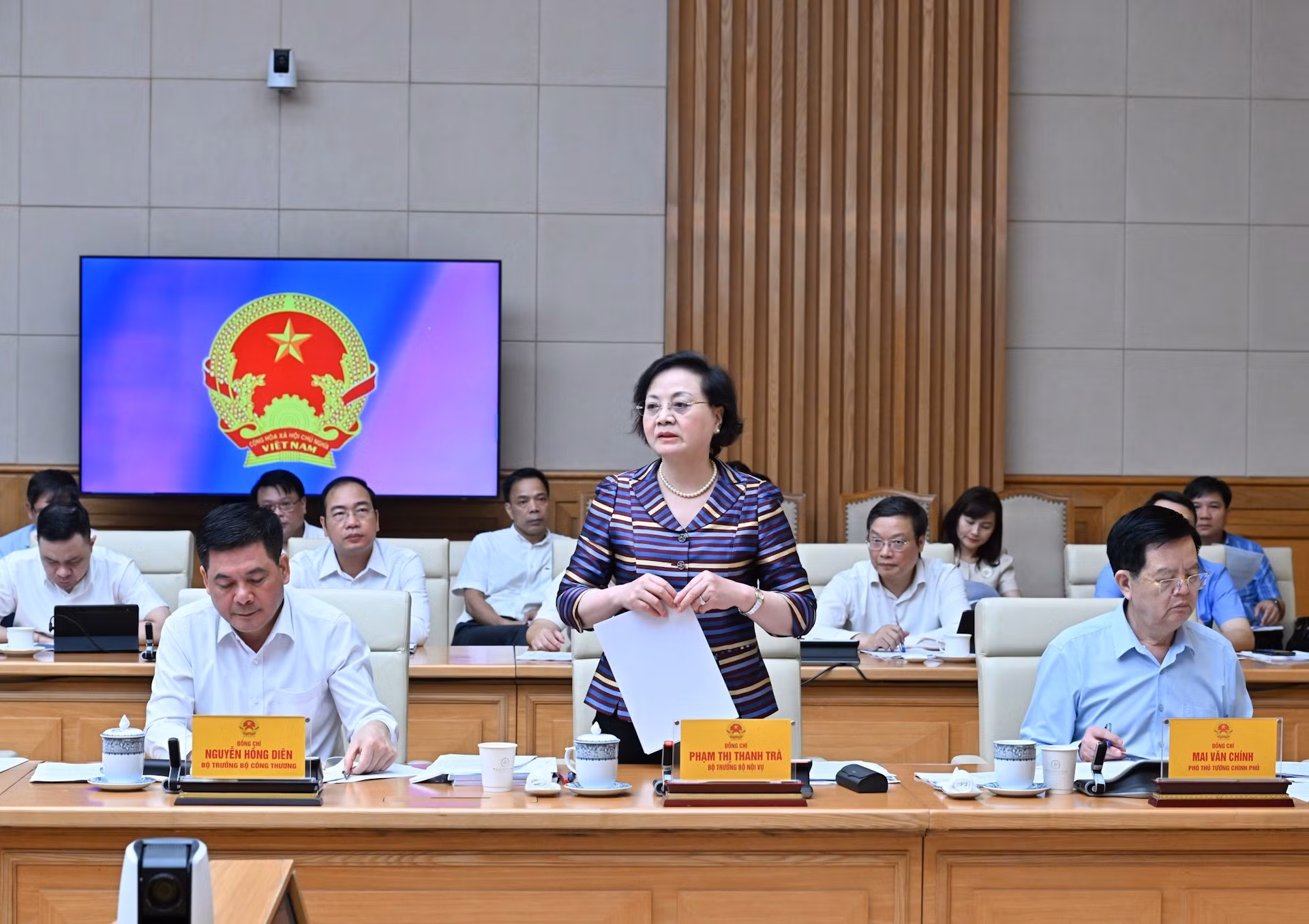 La ministra de Interior, Pham Thi Thanh Tra, presenta su opinión.