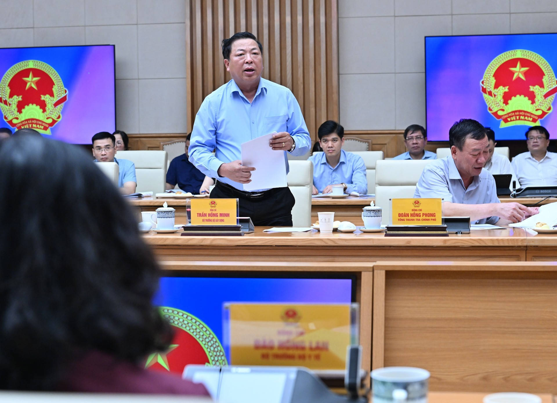 El ministro de Construcción, Tran Hong Minh, presenta un informe. El ministro de Construcción, Tran Hong Minh, presenta un informe.