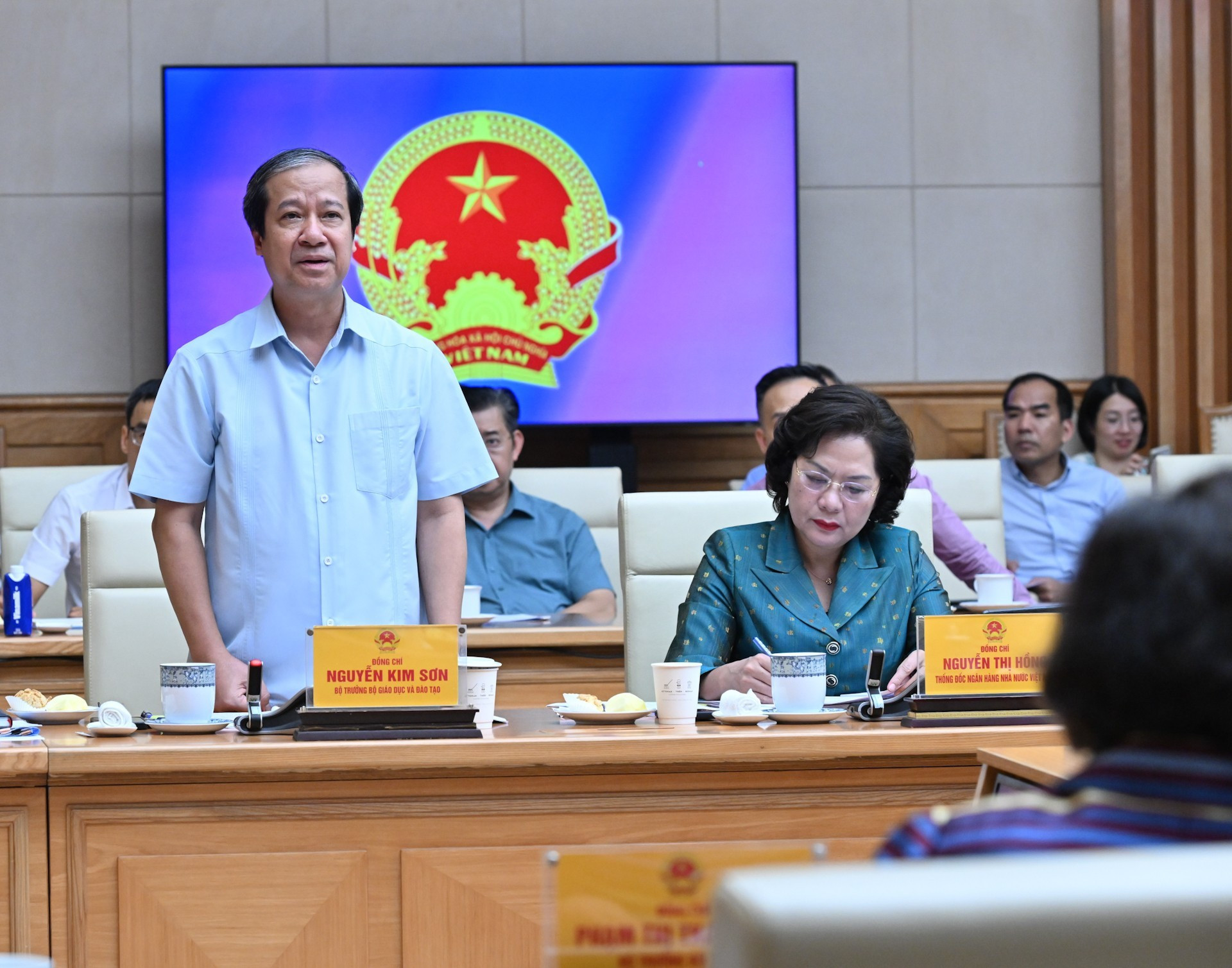El ministro de Educación y Formación, Nguyen Kim Son, presenta su opinión. El ministro de Educación y Formación, Nguyen Kim Son, presenta su opinión.