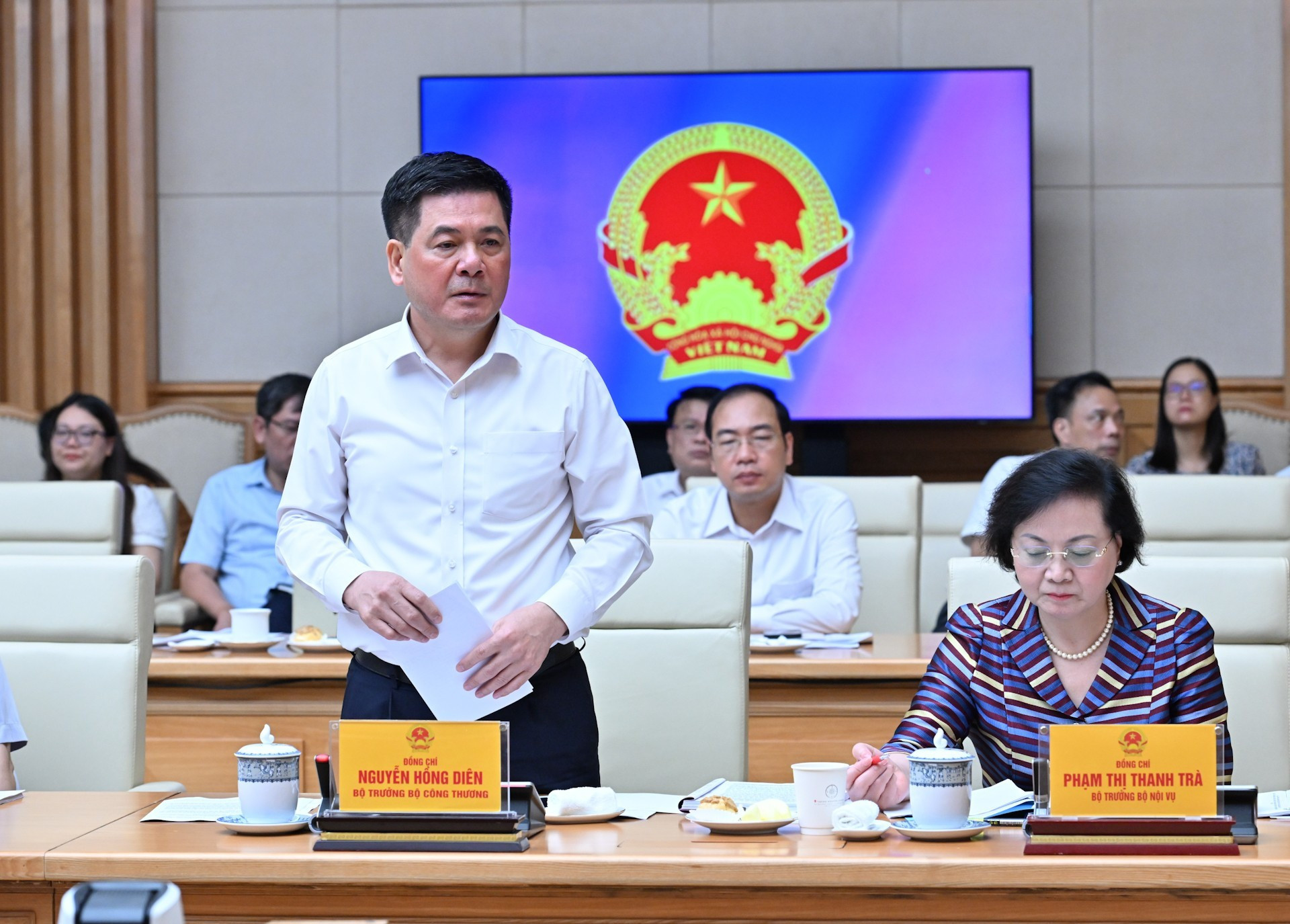 El ministro de Industria y Comercio, Nguyen Hong Dien, habla en la cita. El ministro de Industria y Comercio, Nguyen Hong Dien, habla en la cita.