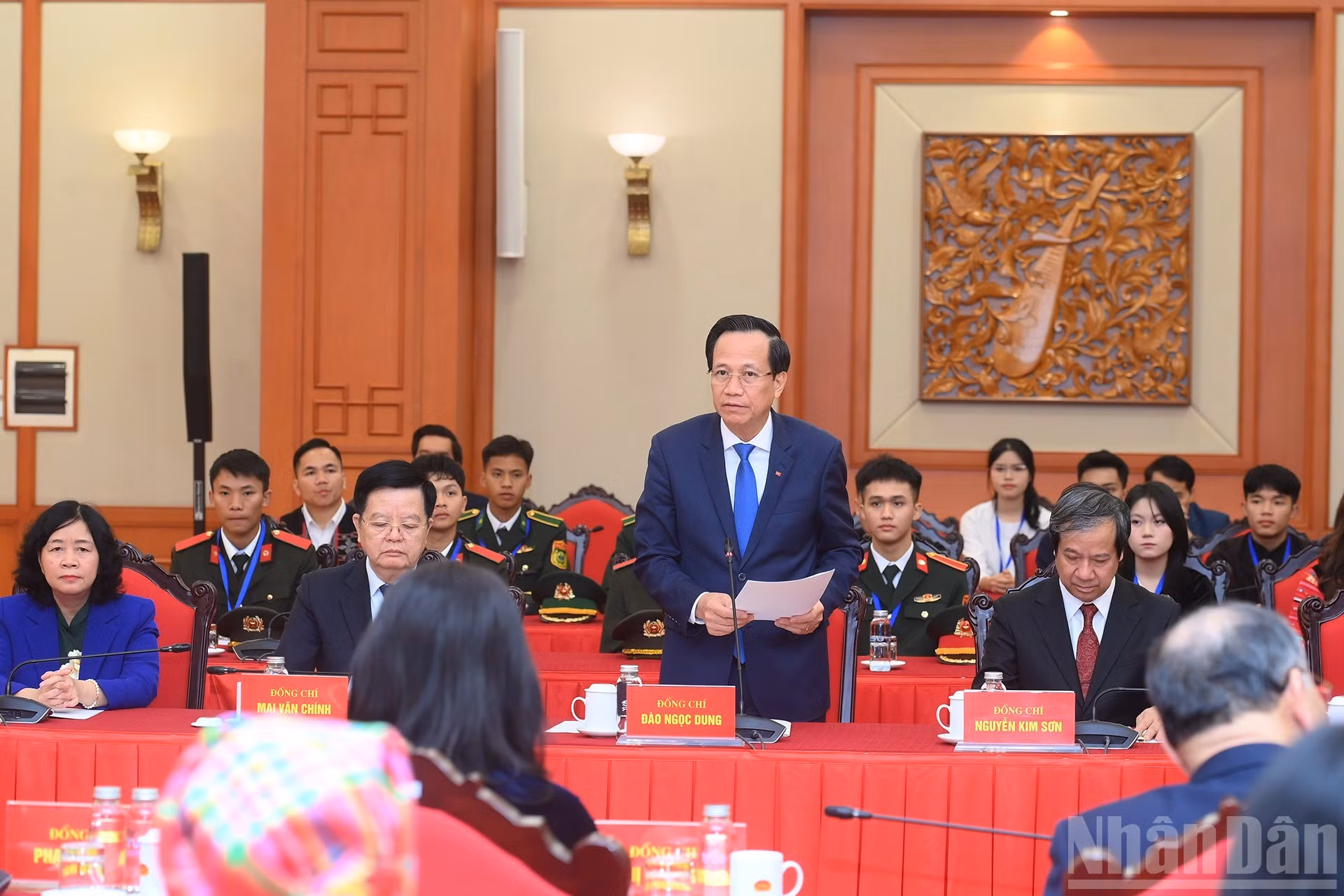 El ministro de Asuntos Étnicos y Religiosos, Dao Ngoc Dung, toma la palabra en el encuentro.