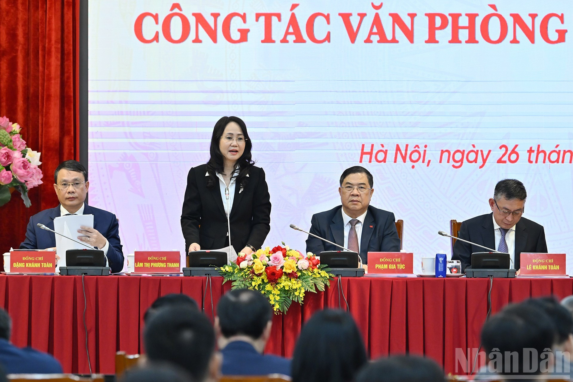 Dirigentes de la Oficina del Comité Central del PCV dirige la conferencia.