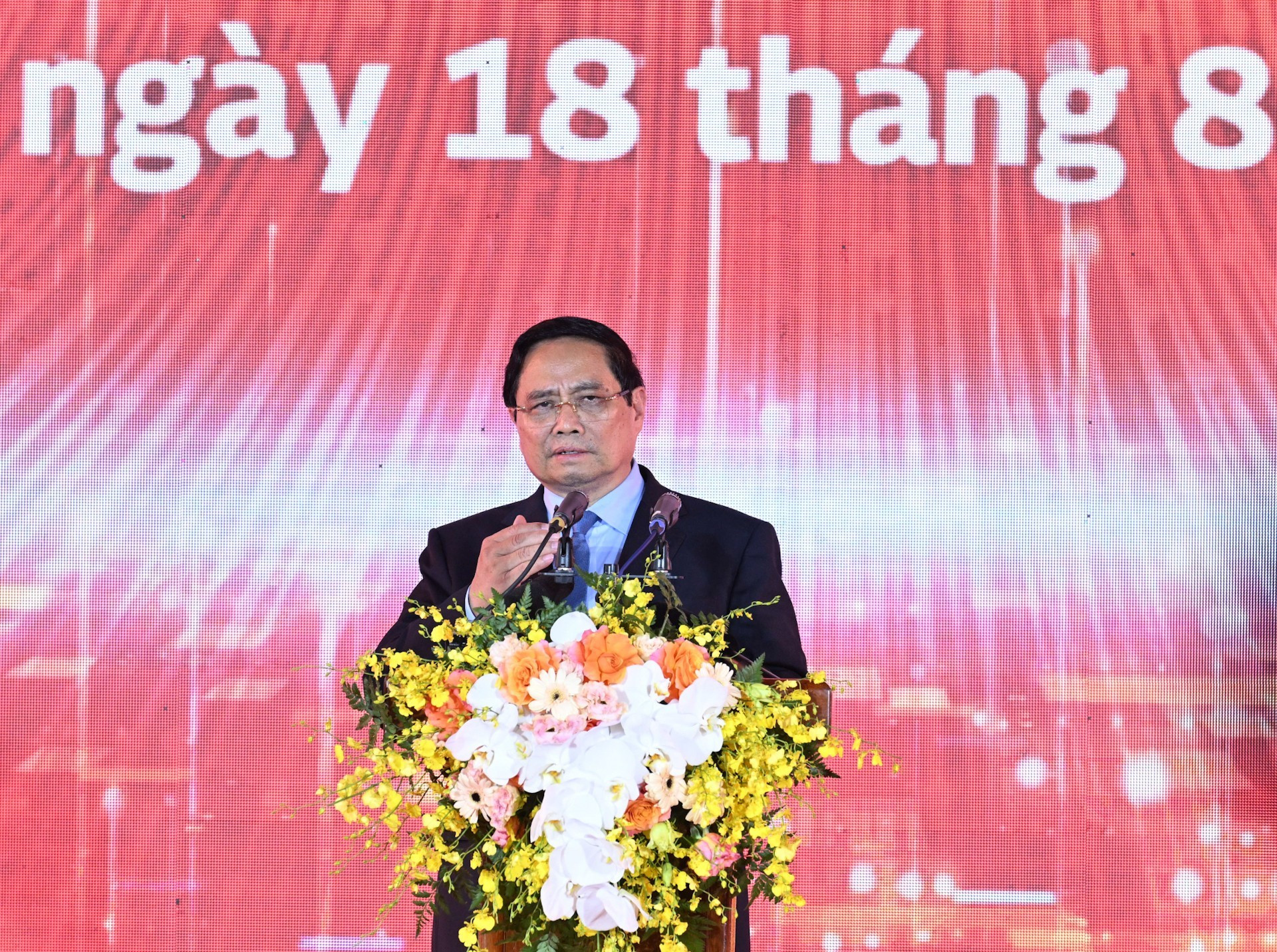 El jefe del Gobierno vietnamita toma la palabra en la cita.