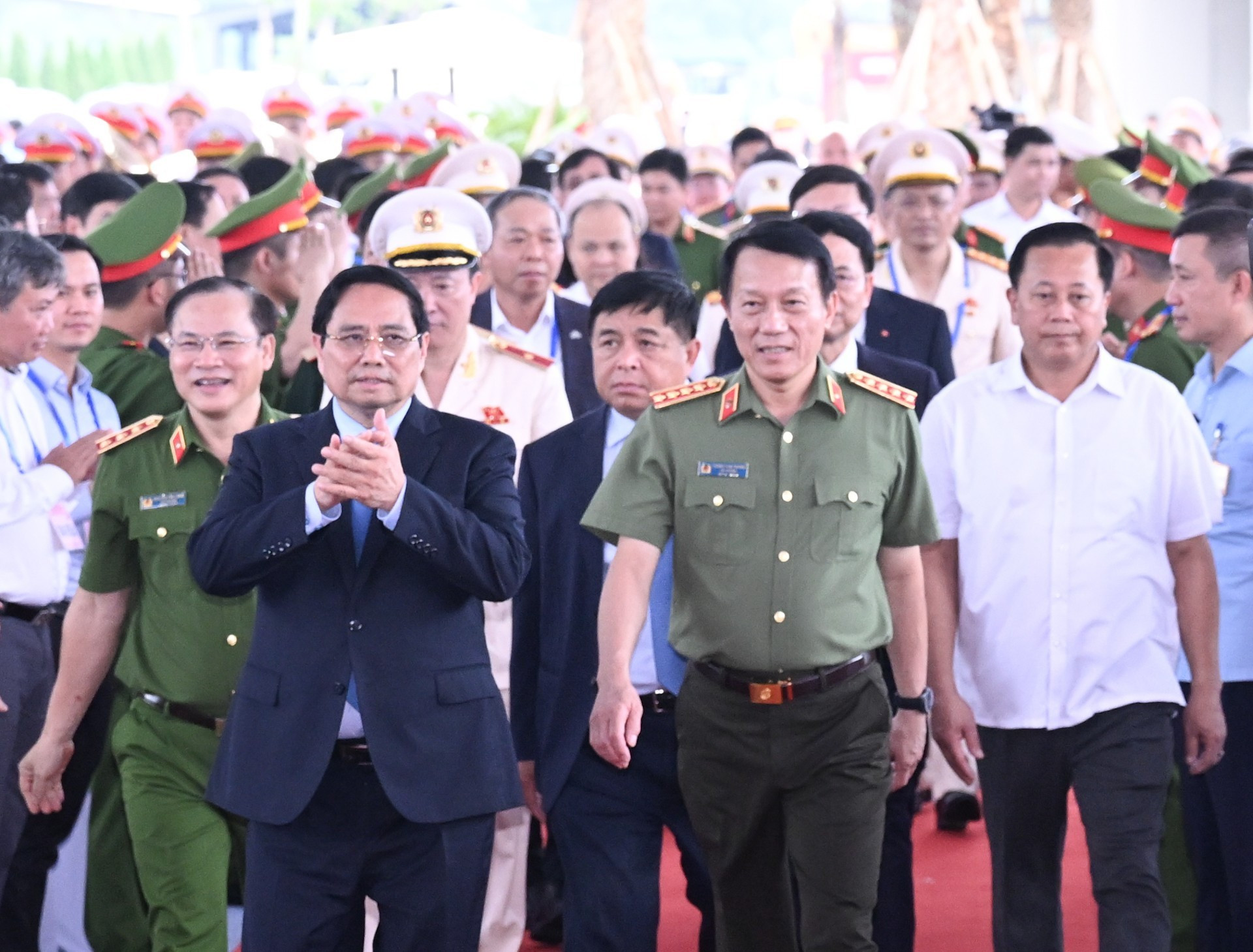 El premier Pham Minh Chinh interviene al acto.