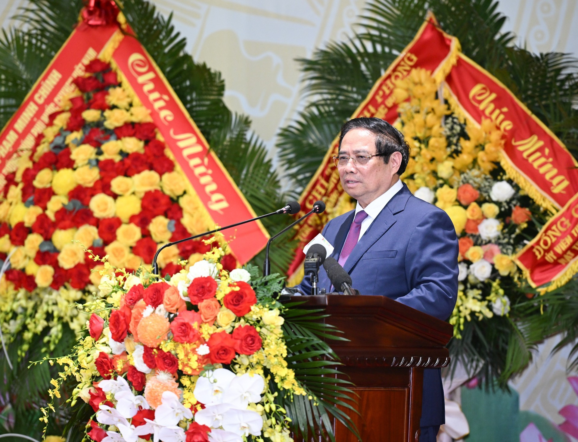 El premier Pham Minh Chinh elogia los esfuerzos y logros del Comité del Partido, autoridades y pueblo del barrio de Tay Ho.