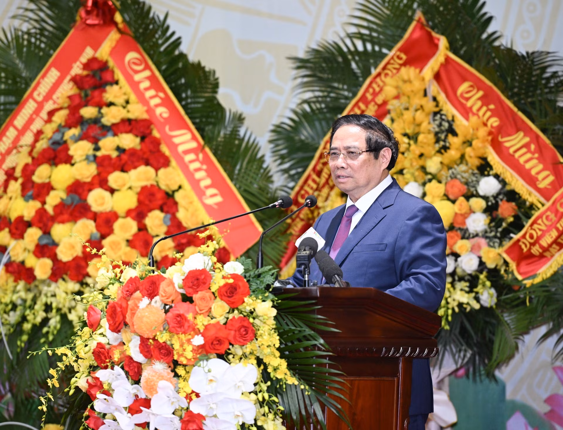 El premier Pham Minh Chinh elogia los esfuerzos y logros del Comité del Partido, autoridades y pueblo del barrio de Tay Ho.