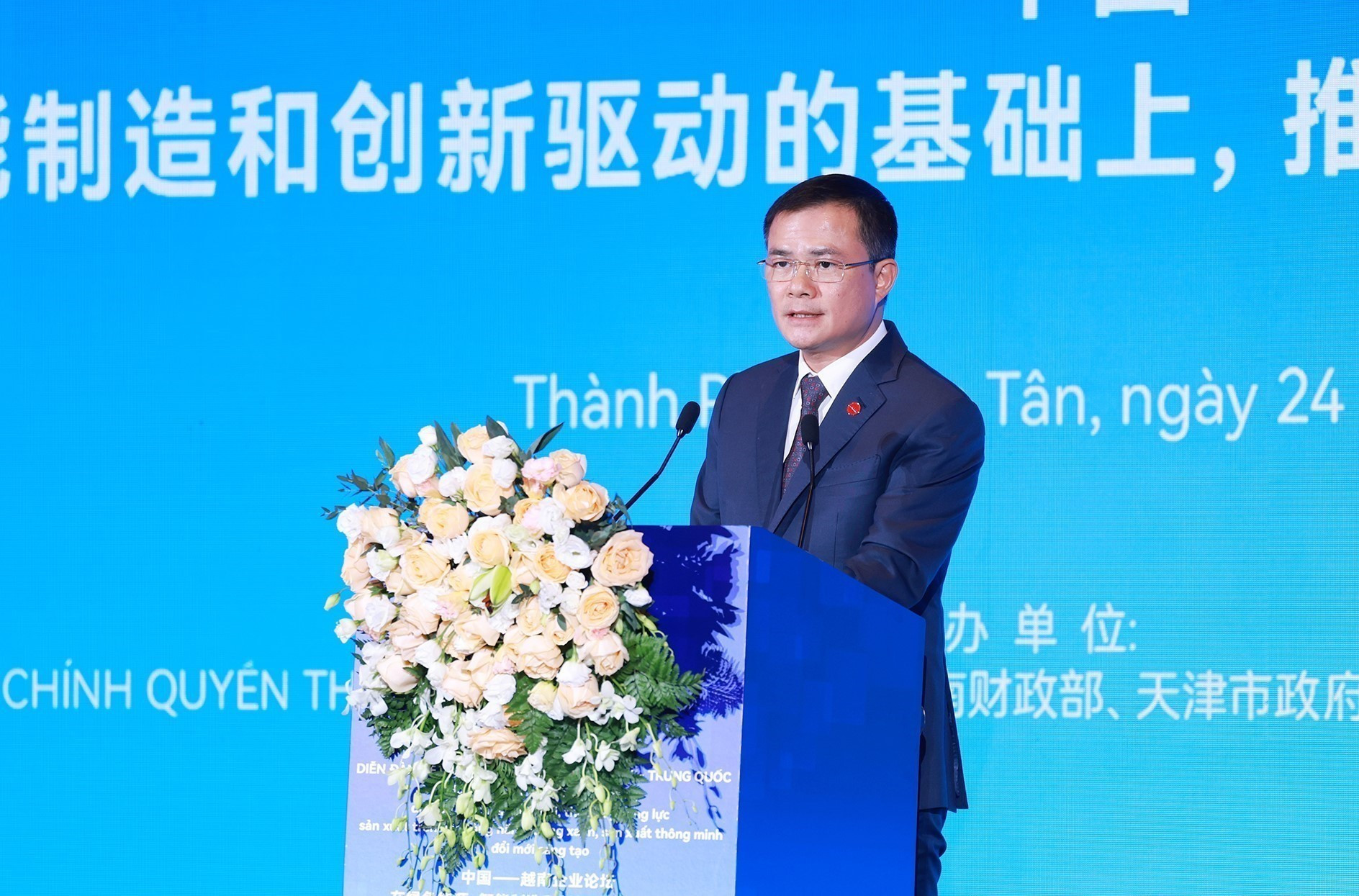 El presidente y director general del Grupo Militar de Industria y Telecomunicaciones Viettel, Tao Duc Thang, interviene en el evento. El presidente y director general del Grupo Militar de Industria y Telecomunicaciones Viettel, Tao Duc Thang, interviene en el evento.