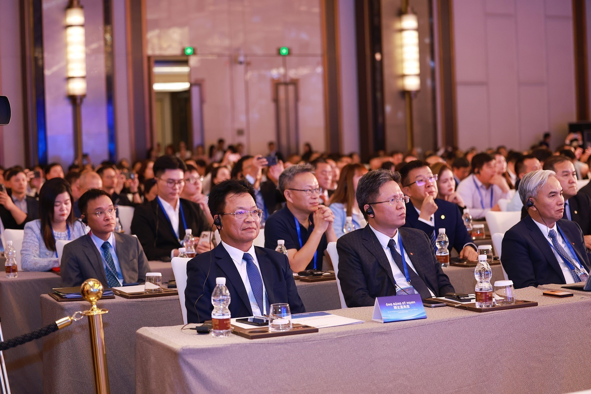 Representantes de empresas de Vietnam y China acuden a la cita. Representantes de empresas de Vietnam y China acuden a la cita.