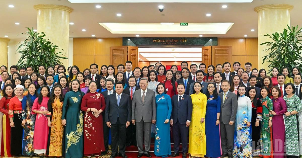 [Foto] Máximo dirigente partidista se reúne con jóvenes parlamentarios vietnamitas