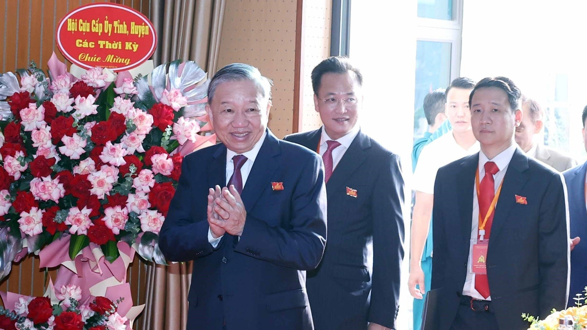 El secretario general del PCV, To Lam, asiste al evento.