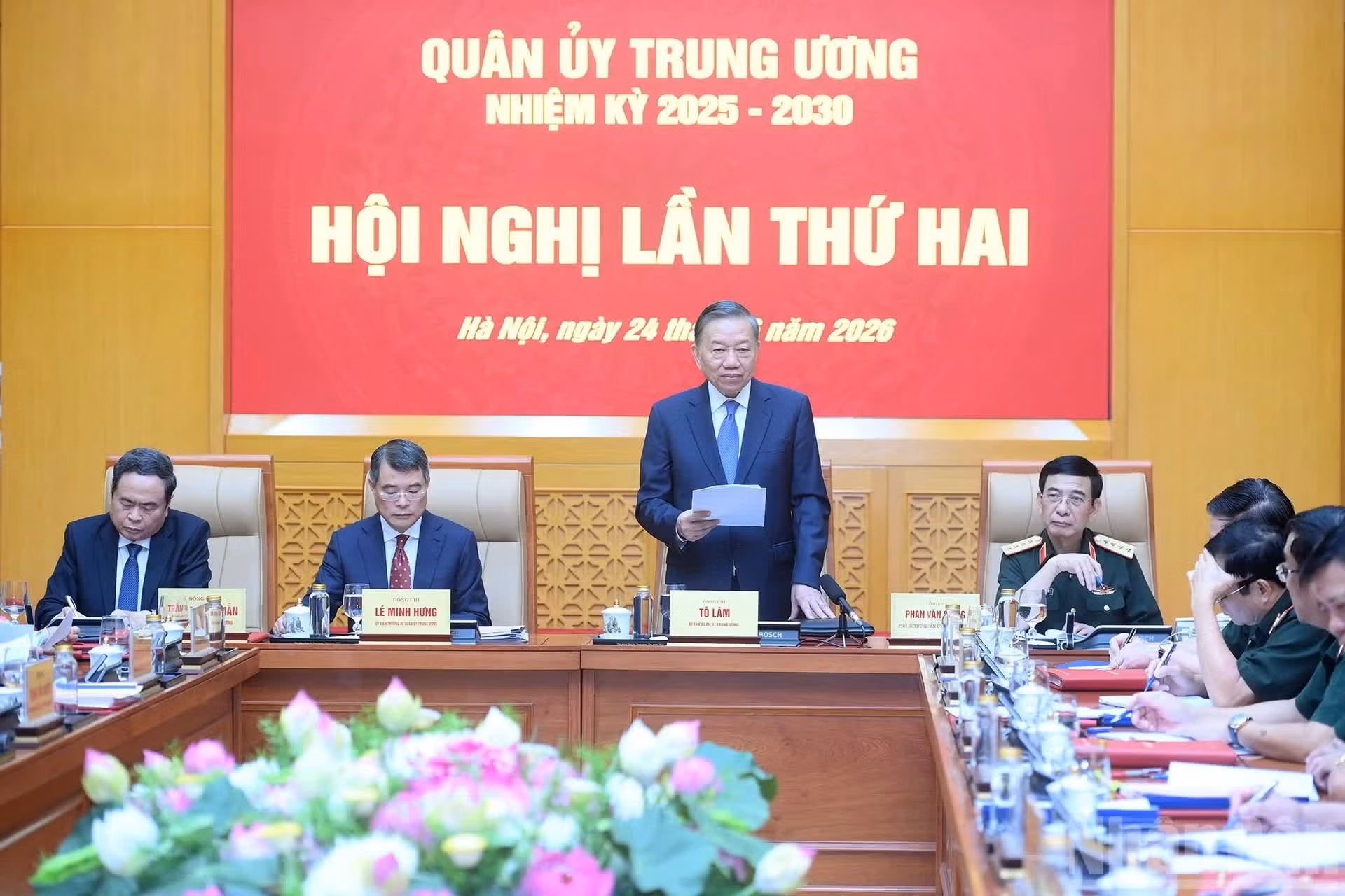 El máximo dirigente vietnamita pronuncia un discurso.
