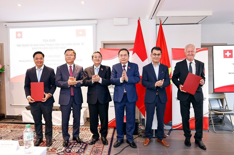 La ceremonia de firma del memorando de entendimiento sobre cooperación entre ambos países.