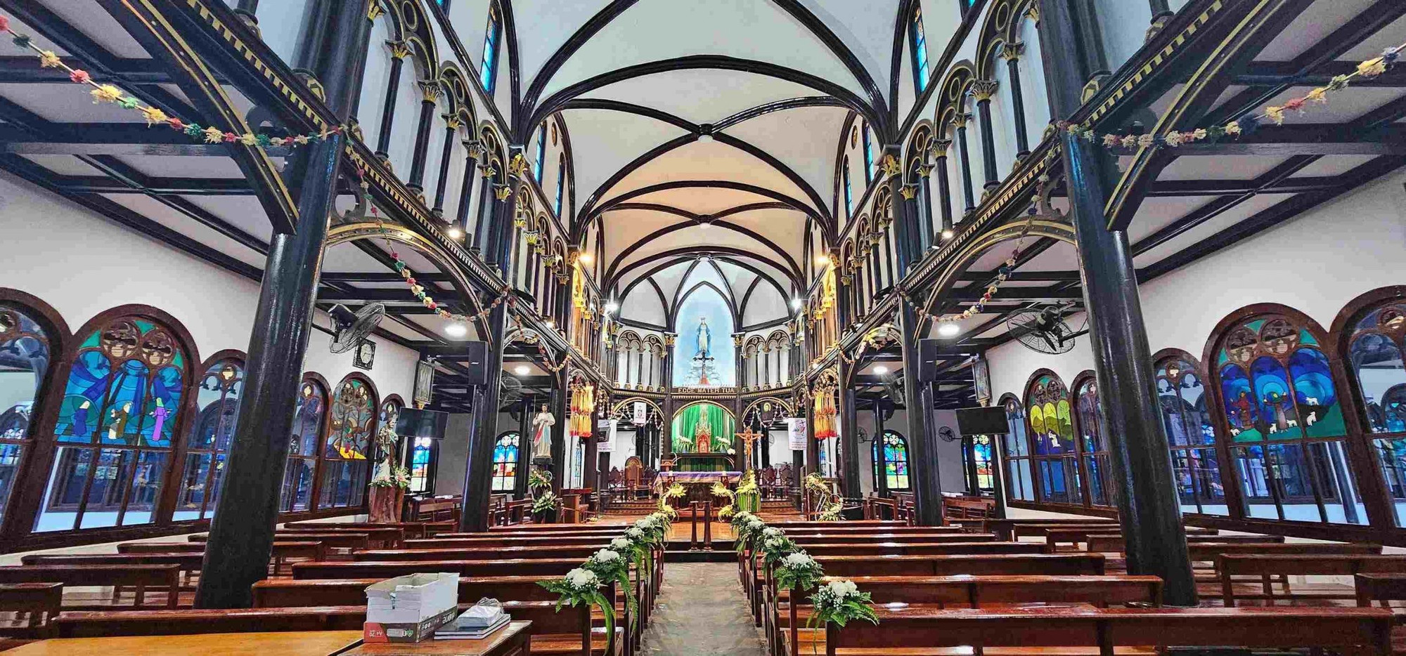 Además de ser un sitio de peregrinación, la Catedral de madera de Kon Tum es también un patrimonio arquitectónico y cultural.