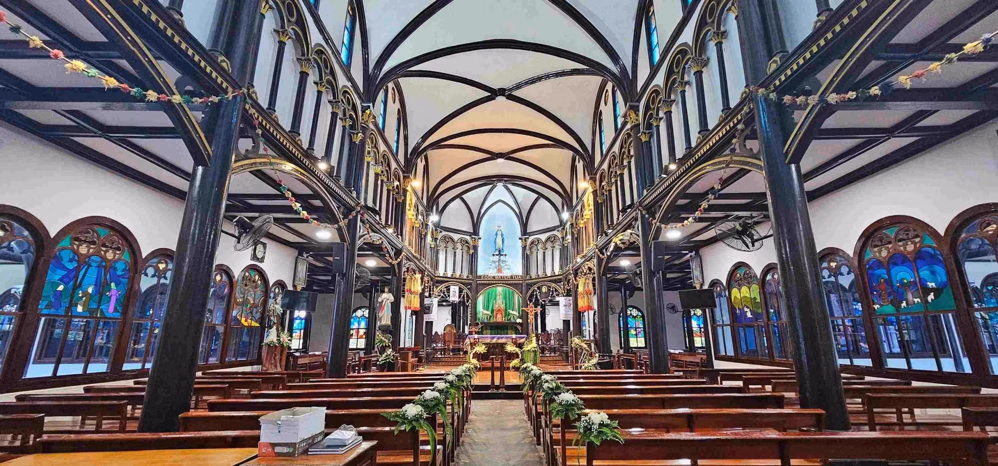 Además de ser un sitio de peregrinación, la Catedral de madera de Kon Tum es también un patrimonio arquitectónico y cultural.