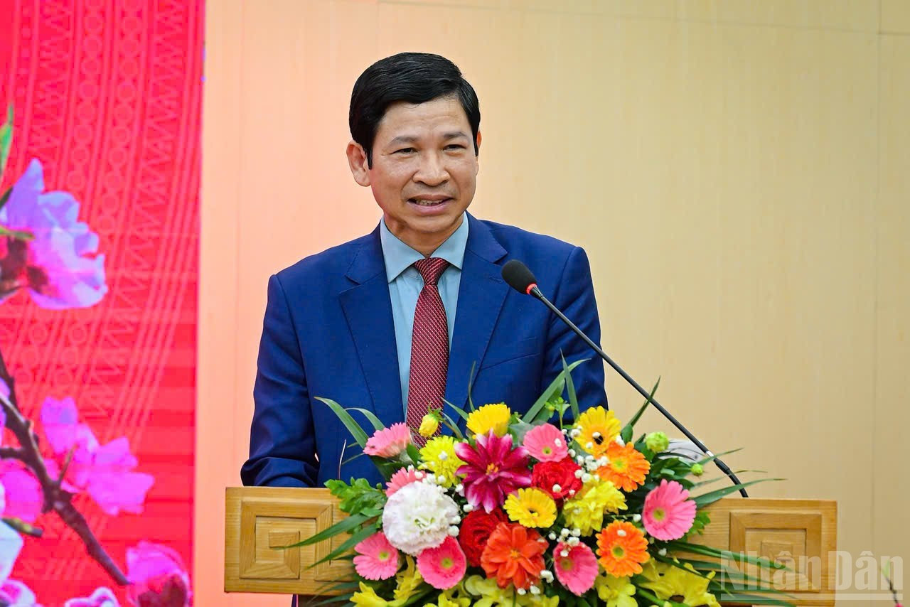 El camarada Ho An Phong, viceministro de Cultura, Deportes y Turismo, evalua la prensa desde la perspectiva de la gestión estatal.