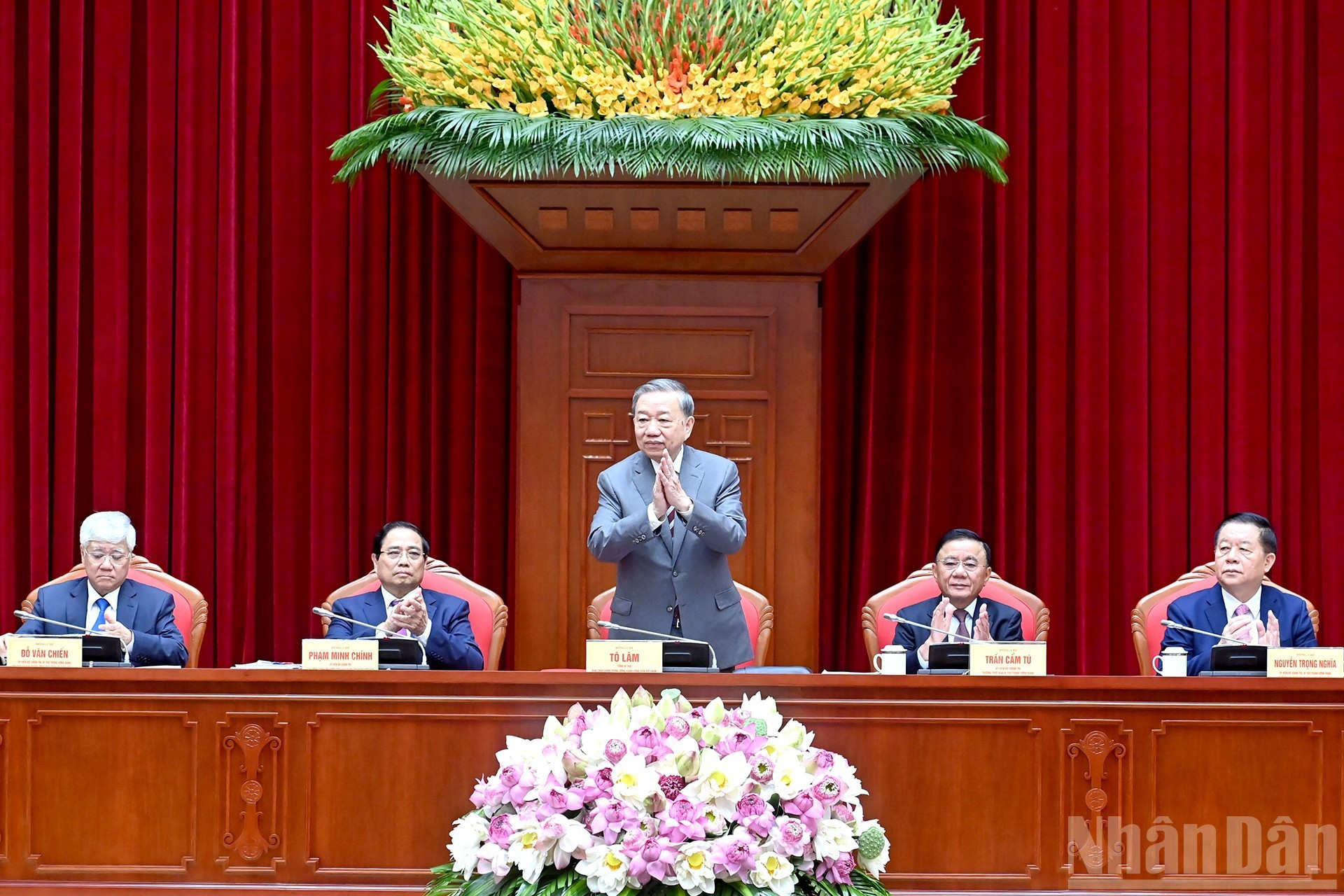 El secretario general preside el encuentro.