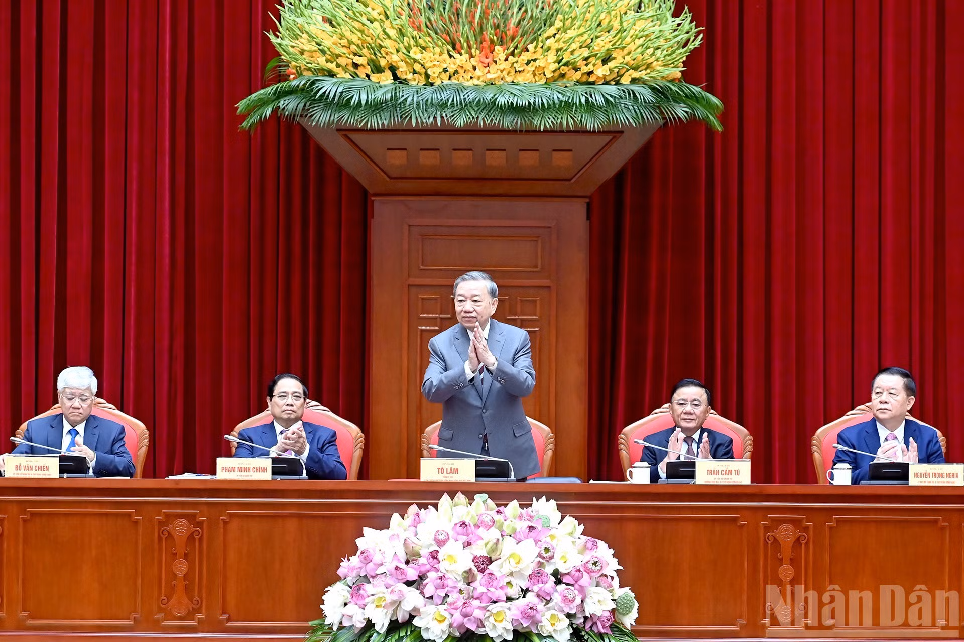 El secretario general preside el encuentro.