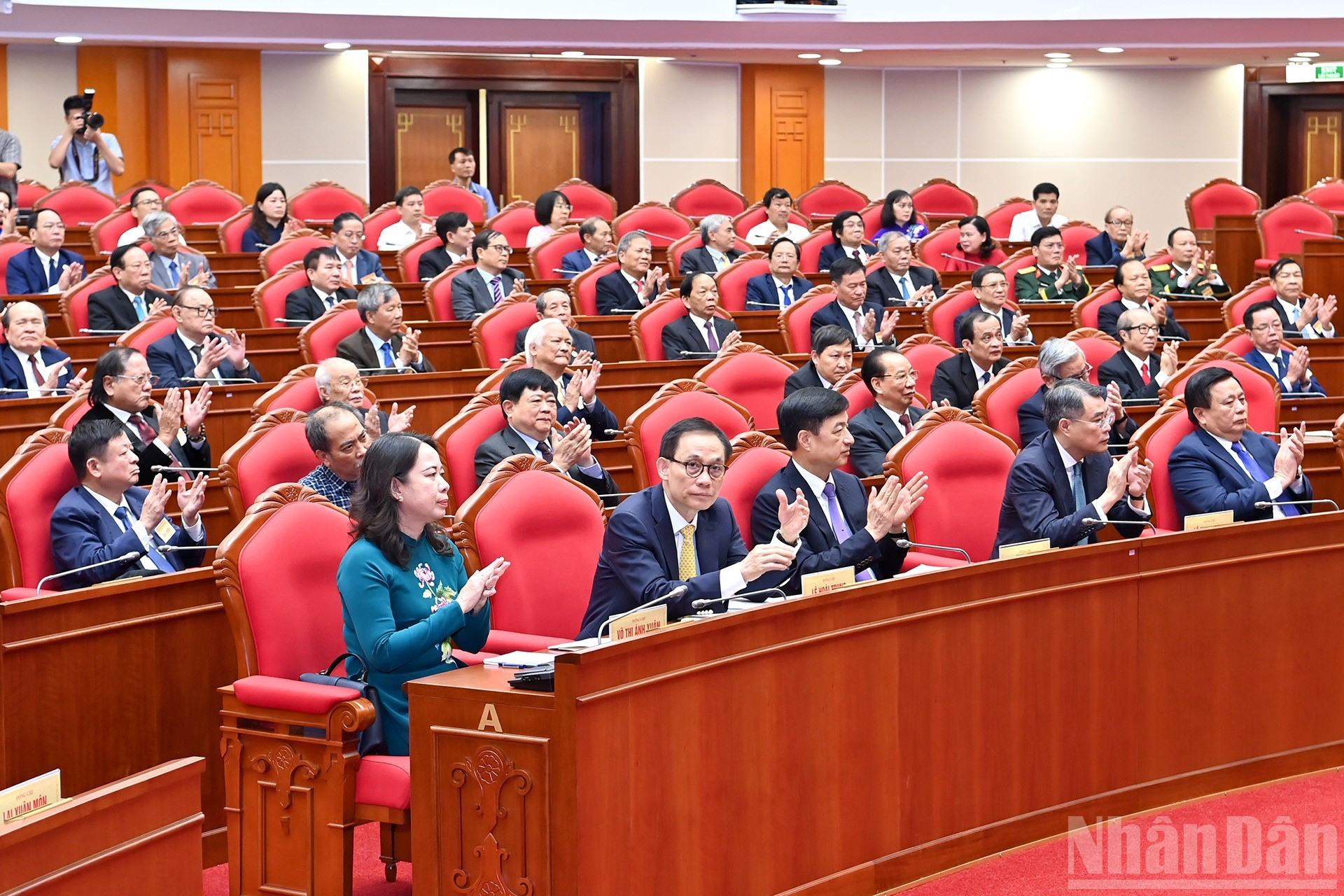 Dirigentes del Partido y Estado acuden al evento.