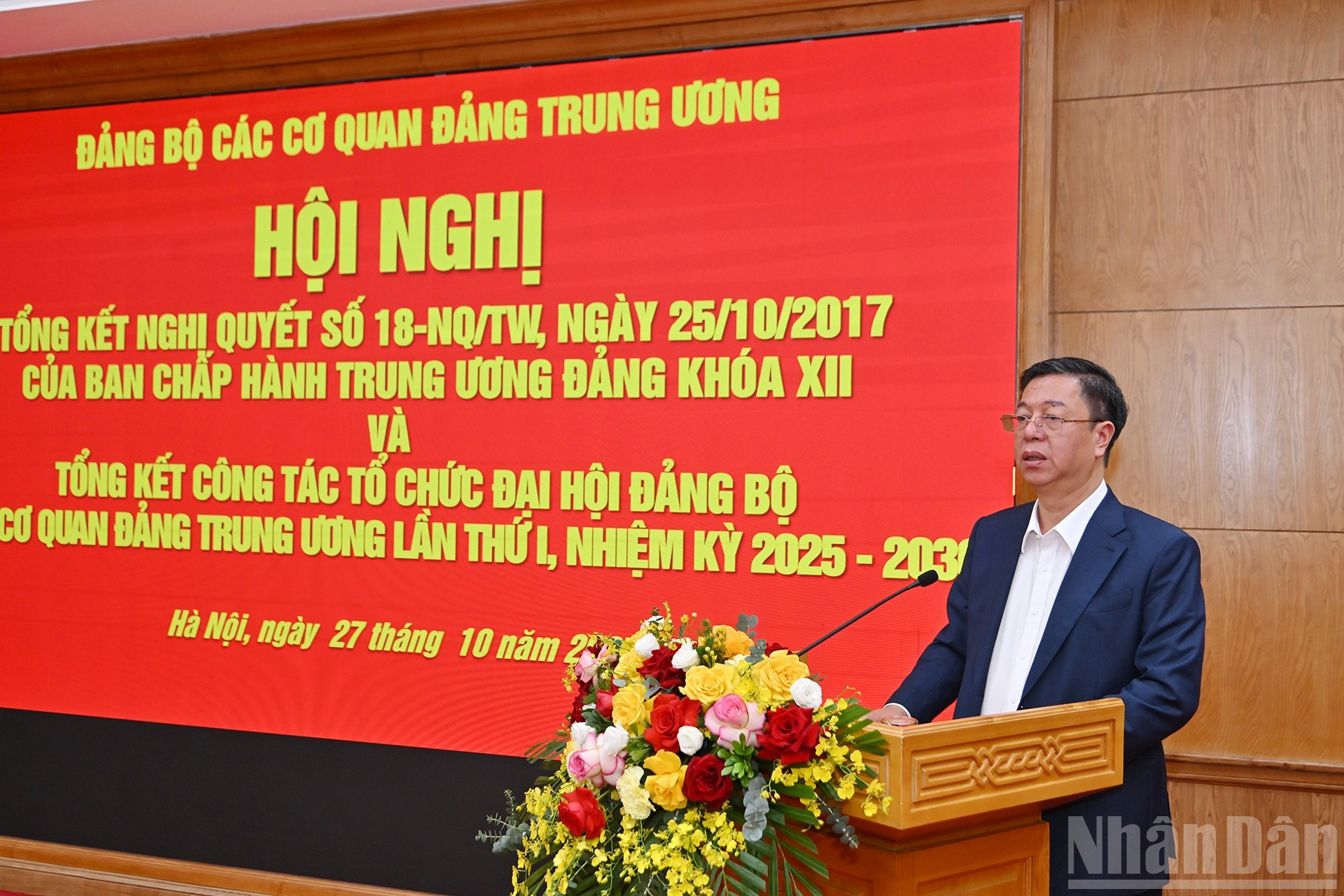 Vu Trong Lam, director y secretario del Comité del Partido en la Editorial de Su That (Verdad), habla en la cita. Vu Trong Lam, director y secretario del Comité del Partido en la Editorial de Su That (Verdad), habla en la cita.