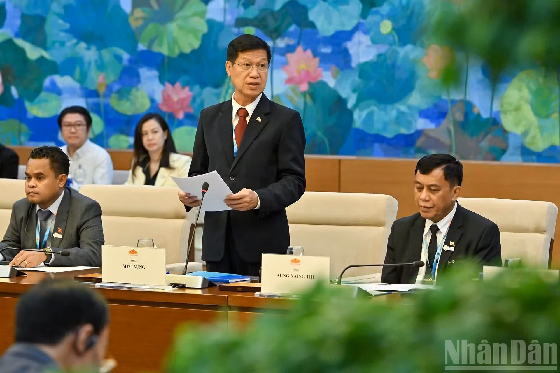 El ministro principal de Mandalay (Myanmar), Myo Aung, habla en la recepción.