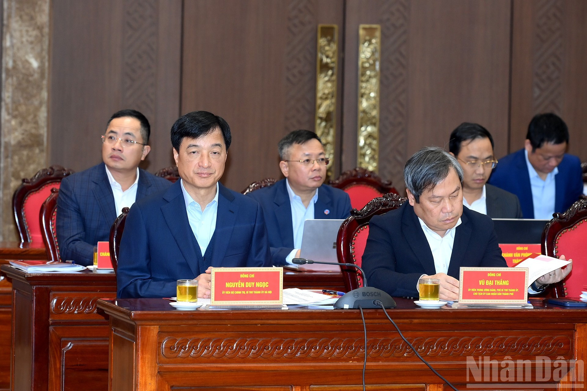 Dirigentes de Hanói acuden a la reunión.