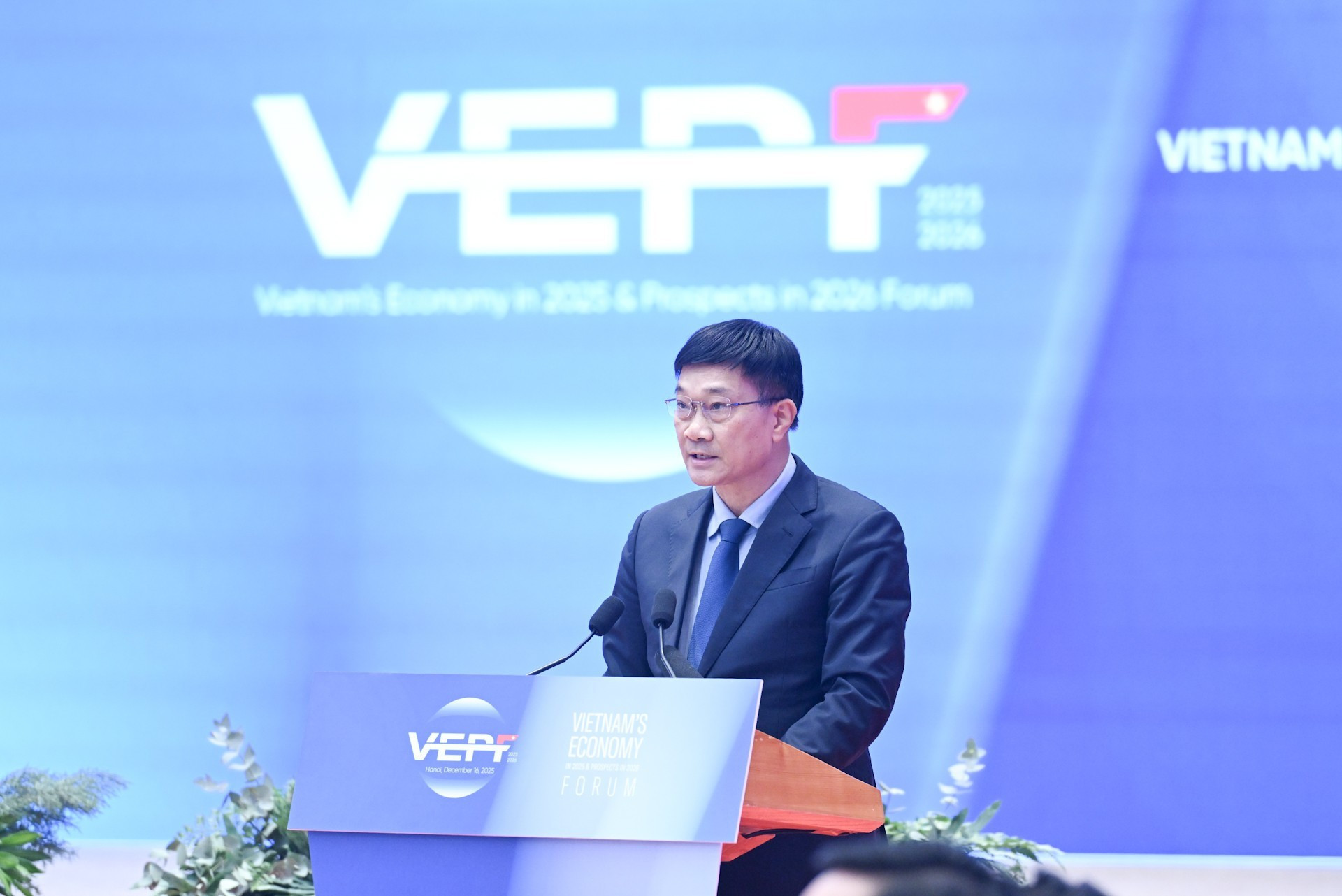 El vicepresidente de la Asamblea Nacional de Vietnam Vu Hong Thanh habla en el evento.