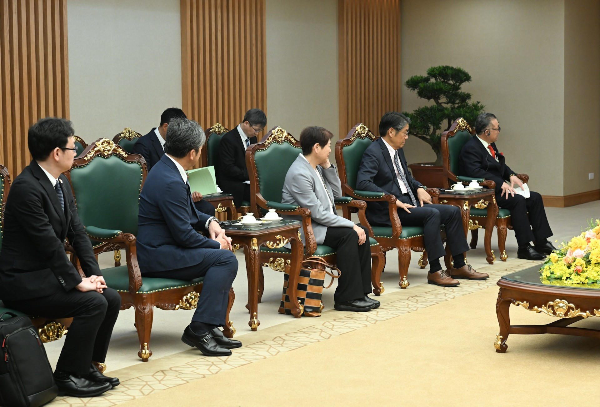 Miembros de la delegación de la prefectura nipona de Tochigi acuden al encuentro.
