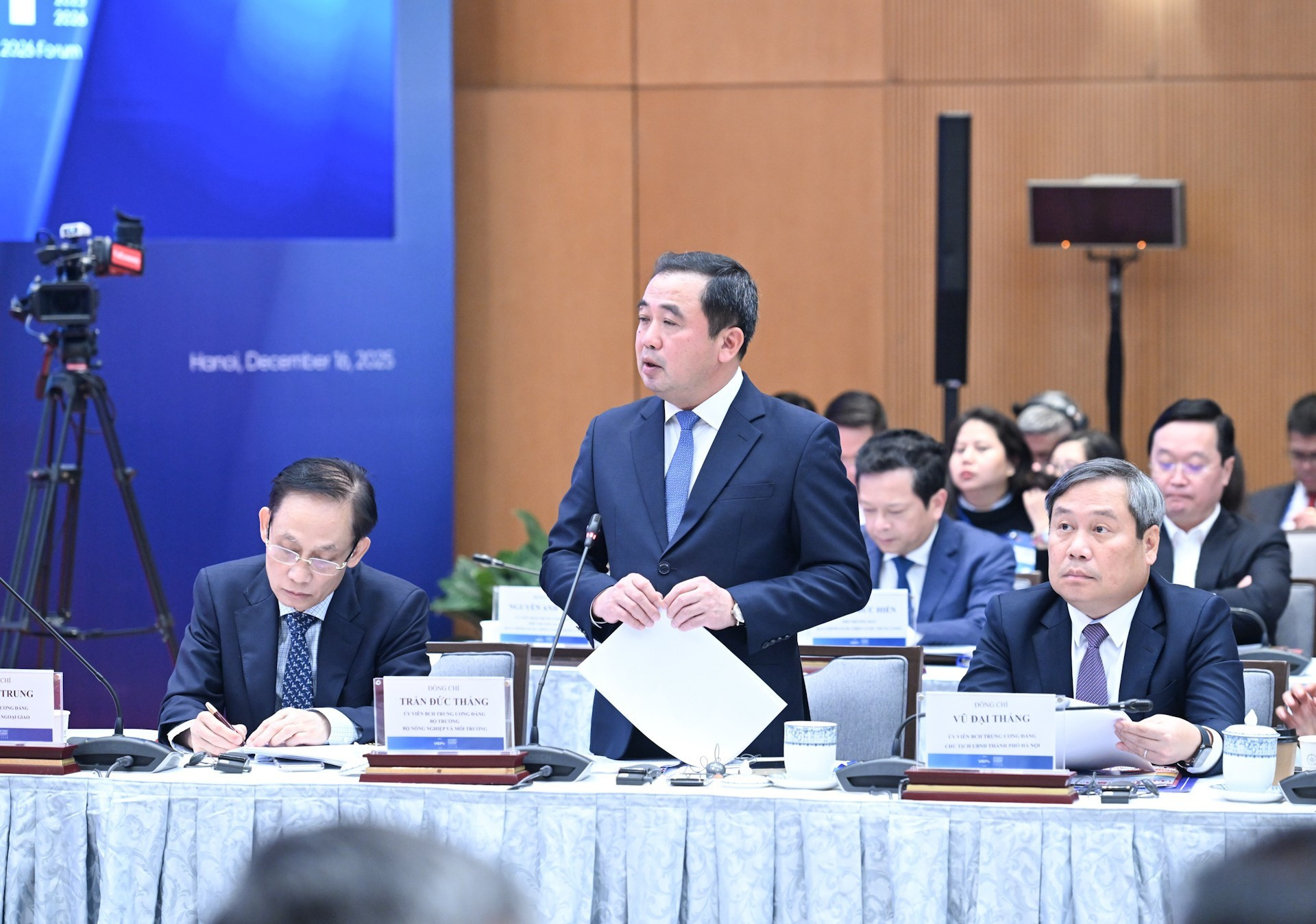 El ministro de Agricultura y Medio Ambiente, Tran Duc Thang, presenta su opinión.