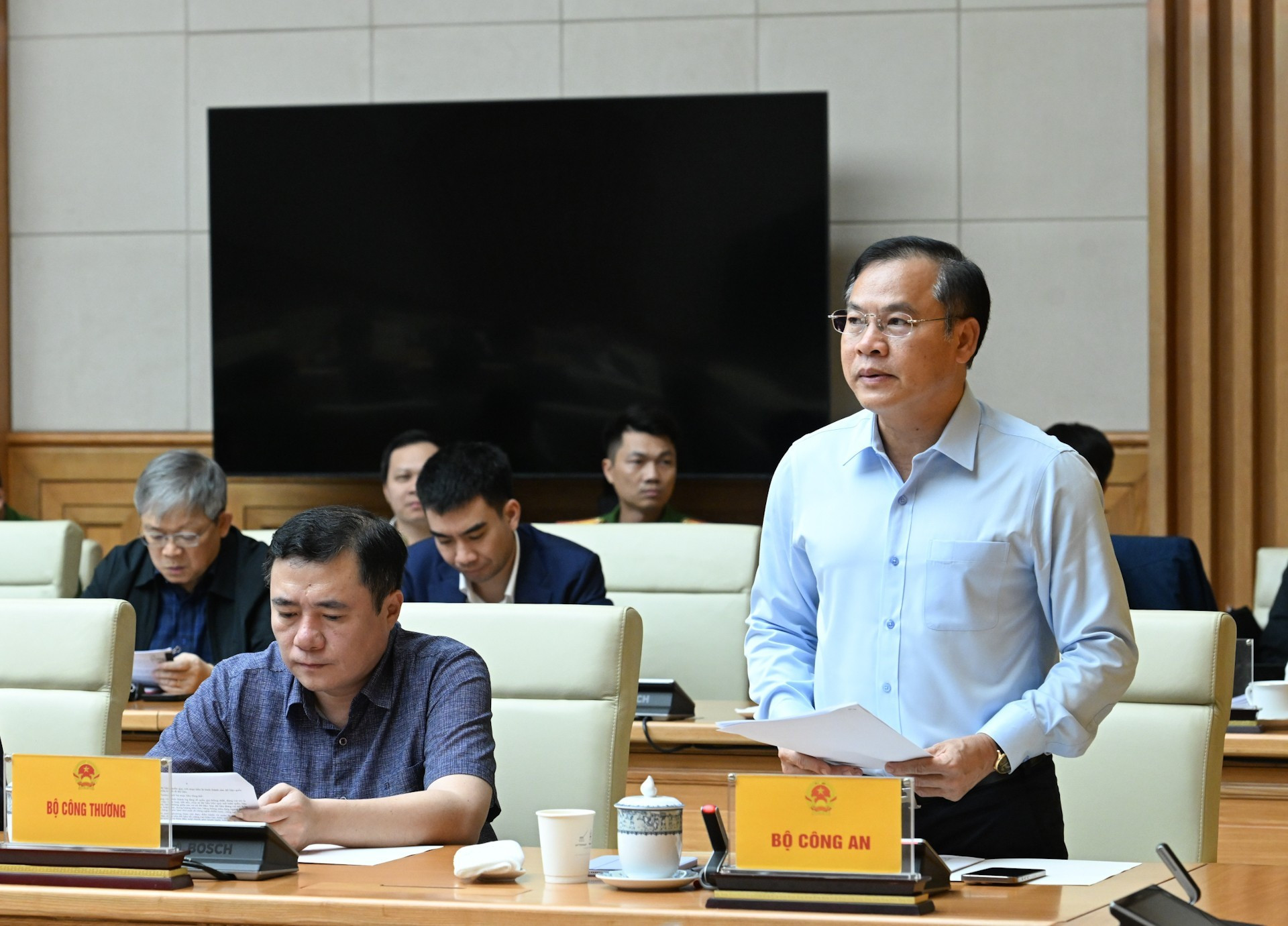 El teniente general Nguyen Van Long, viceministro de Seguridad Pública, interviene en la conferencia. El teniente general Nguyen Van Long, viceministro de Seguridad Pública, interviene en la conferencia.