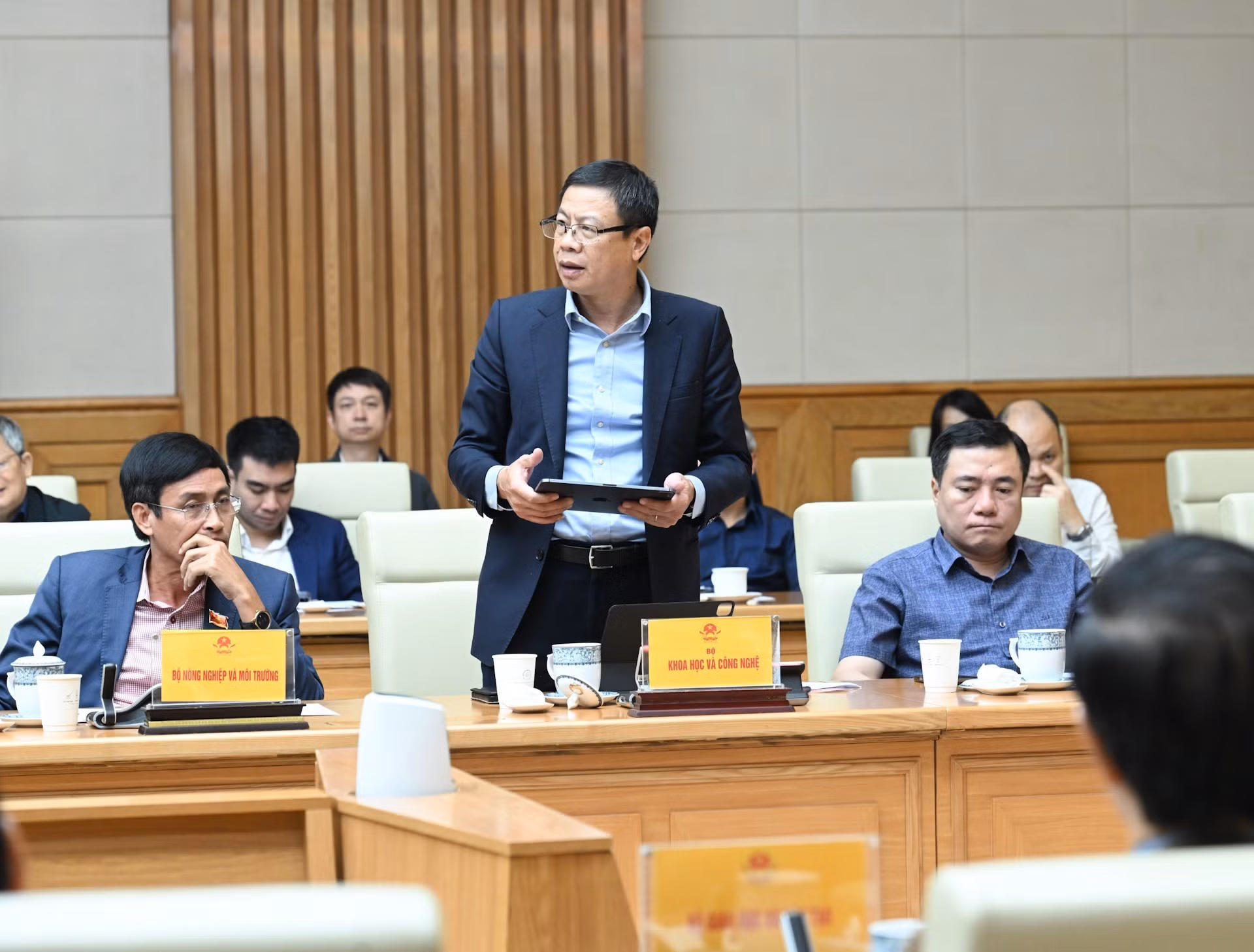 El viceministro de Ciencia y Tecnología Le Xuan Dinh habla en la cita.
