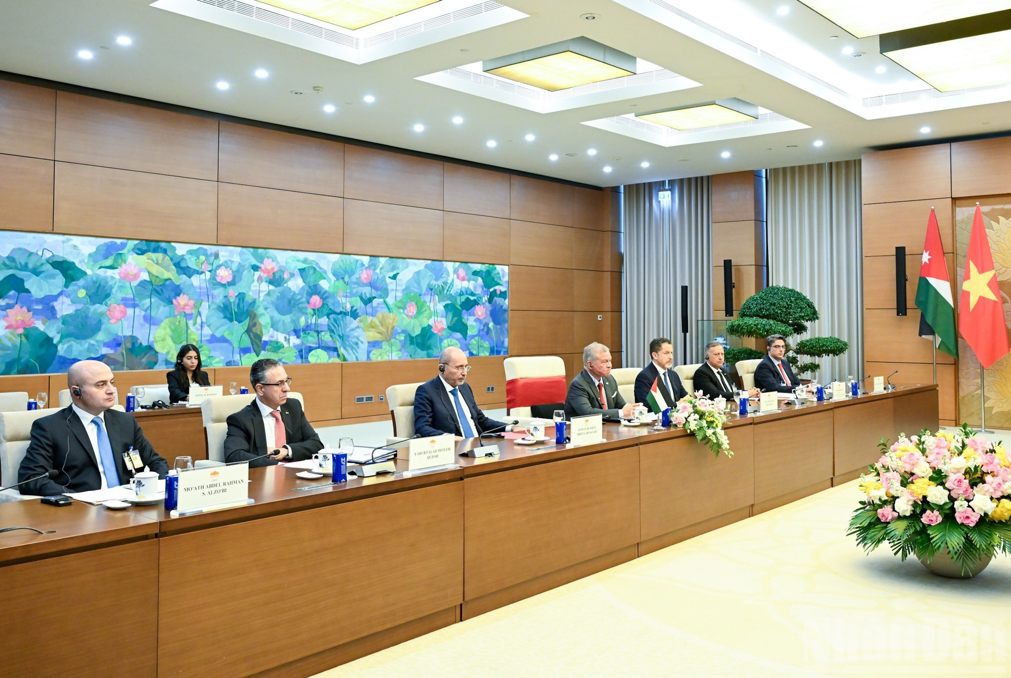 El rey de Jordania, Abdalá II Ibn Al Hussein y los delegados jordanos intervienen en el encuentro.